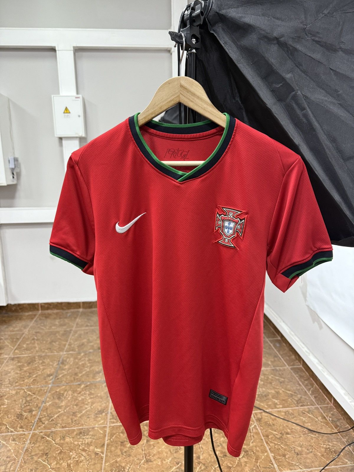 Nike 🇵🇹 Vintage 2024 Nike Portugal Soccer Home Jersey T-Shirt Y2K Size US S / EU 44-46 / 1 - 1 Thumbnail