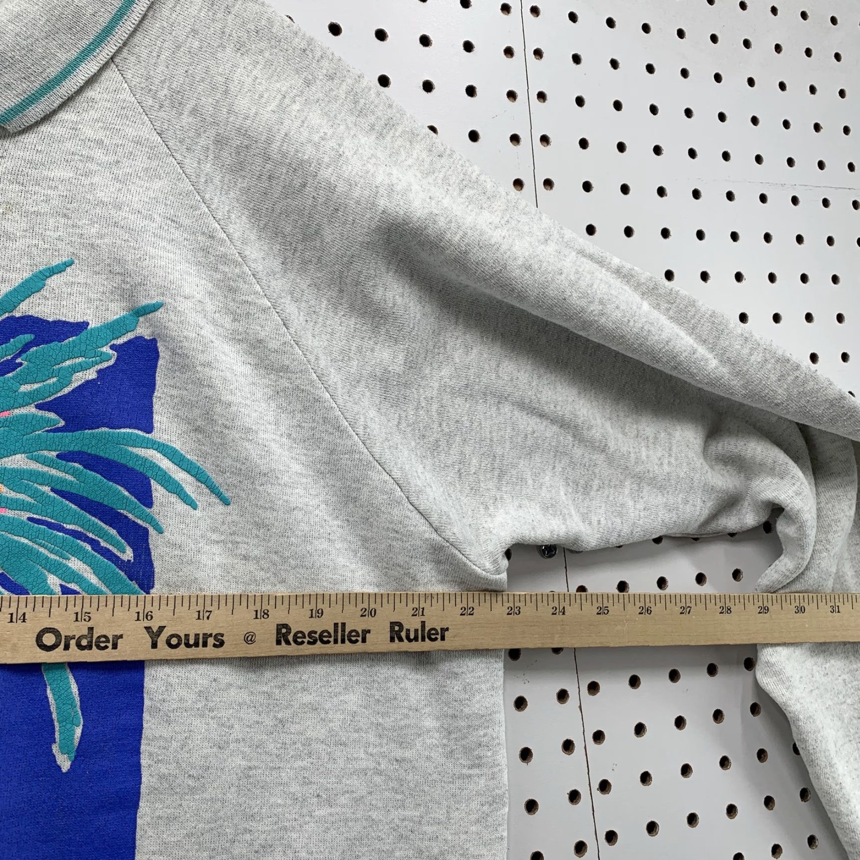 Vintage VINTAGE Oneita California Palm Trees Collared Sweatshirt Womens XL Gray Fleece USA - Pullover, Long Sleeve, Logo, Winter/Spring, Adult Women Size XL / US 12-14 / IT 48-50 - 6 Thumbnail