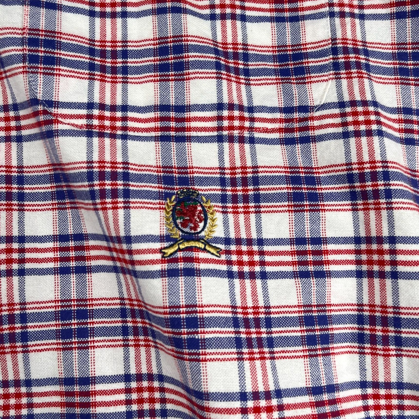 Tommy Hilfiger VINTAGE Tommy Hilfiger Shirt Red White Plaid Crest Button Up Long Sleeve Mens Shirt Size US L / EU 52-54 / 3 - 3 Thumbnail