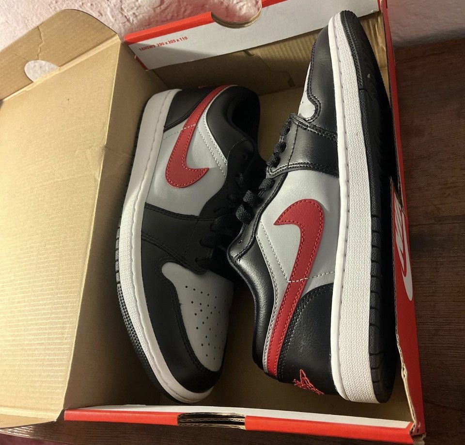 Jordan Brand Jordan 1s Size US 8 / IT 38 - 2 Thumbnail