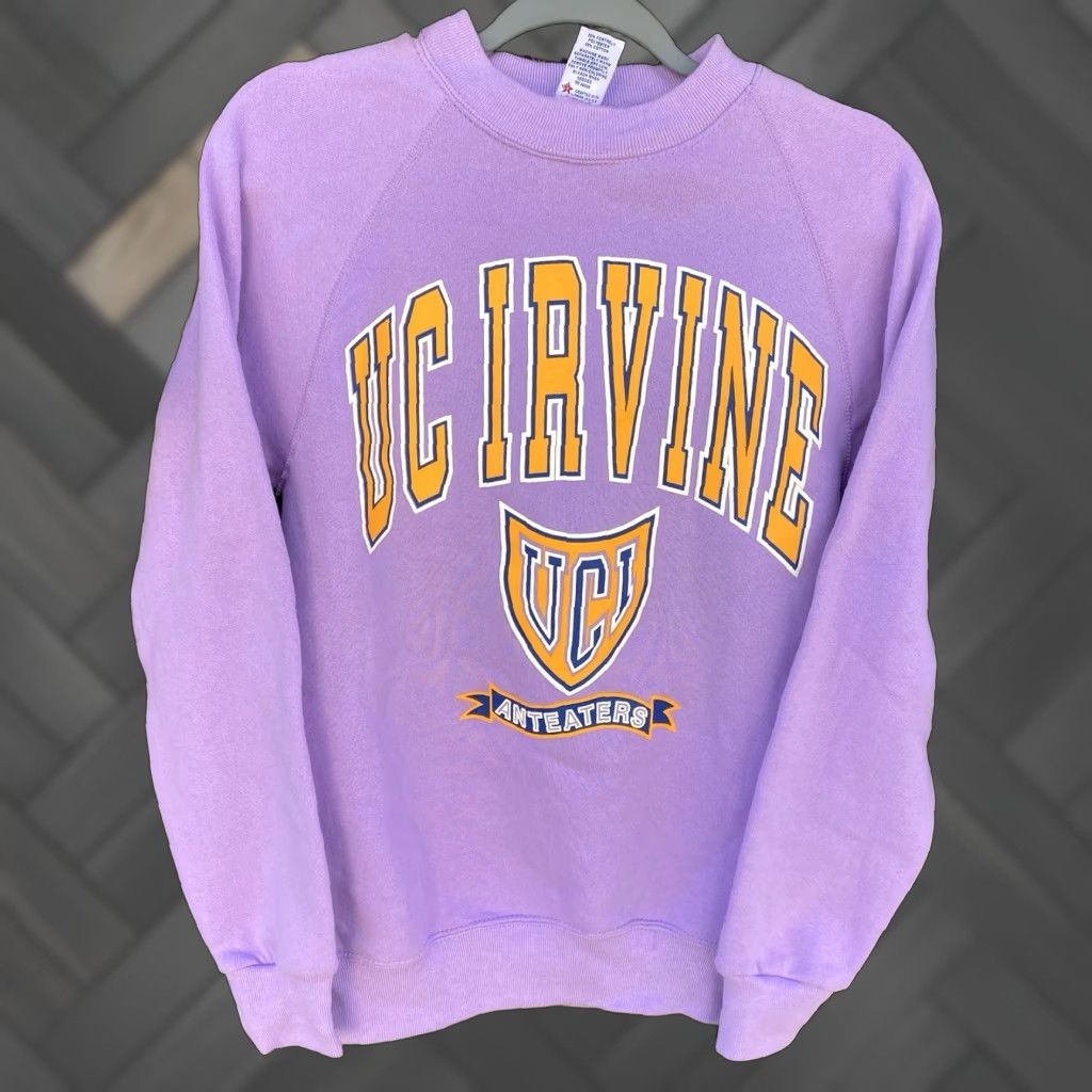 Soffe VINTAGE Soffe UC Irvine UCI Anteaters Raglan Sweatshirt Shirt Unisex Adults S Purple 34-36 University 90s Boys Girls Mens Womens Size US S / EU 44-46 / 1 - 1 Thumbnail