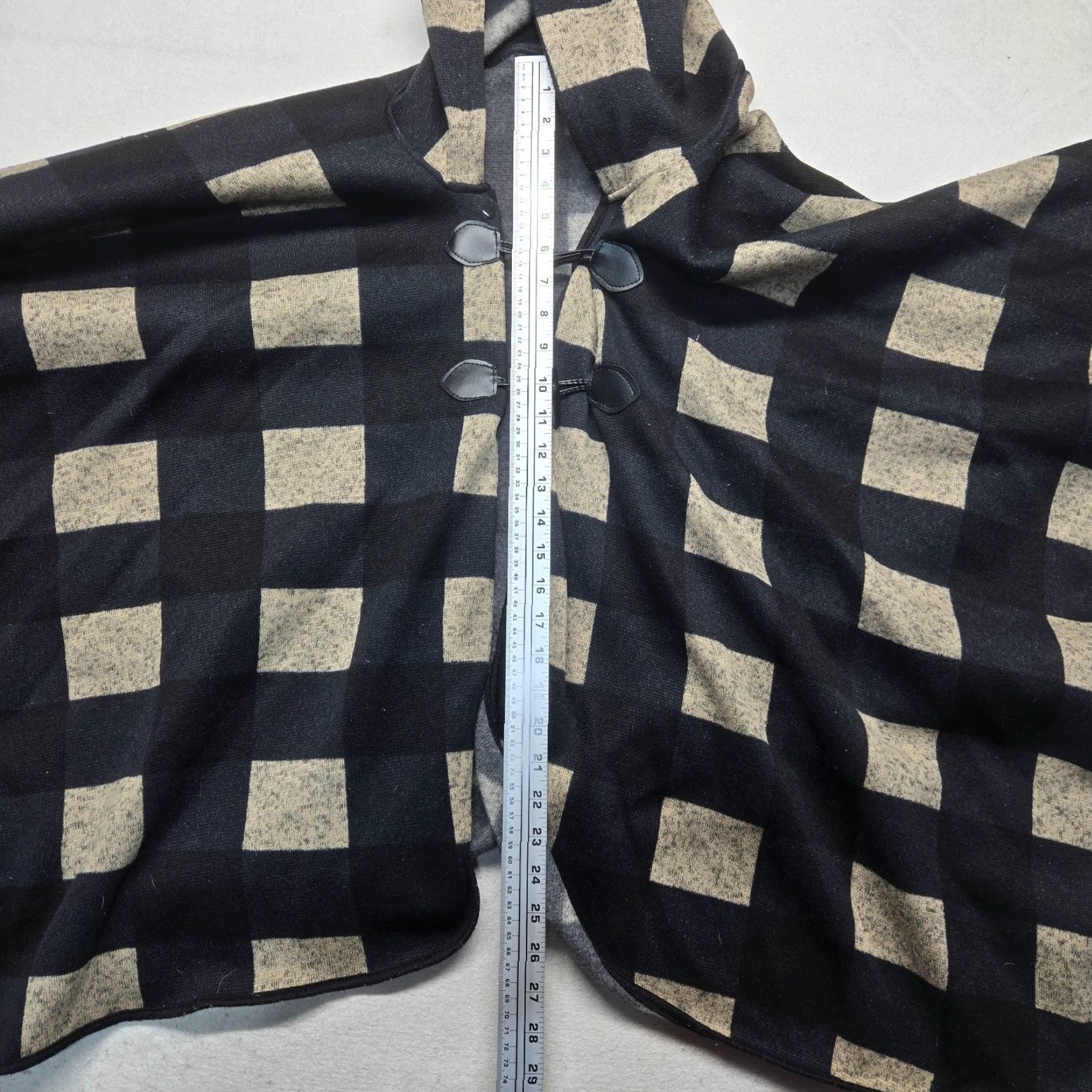 Vintage Le Moda Cape Poncho Women's One Size Black Brown Plaid Fleece Full Zip Pockets Capes Jacket Women's One Size Black Plaid Fleece Full Zip Pockets Size ONE SIZE - 4 Thumbnail