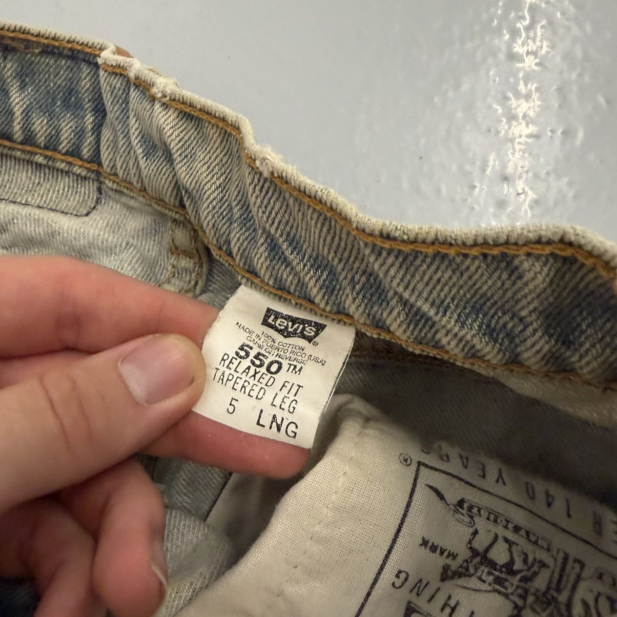 Levi's Vintage 90s Levi's 550 Relaxed Fit Distressed Jeans 26x32 Size 26" / US 2 / IT 38 - 4 Thumbnail