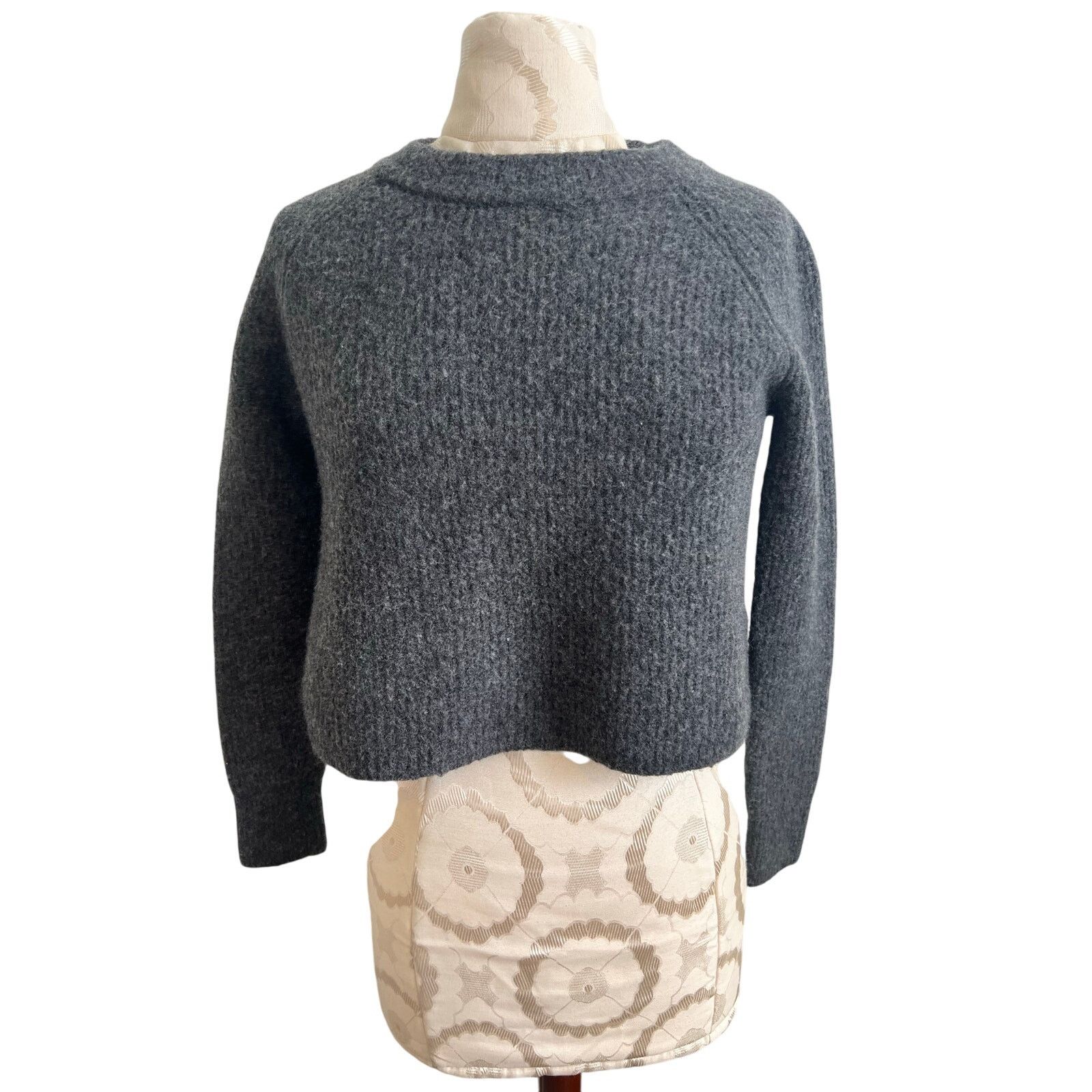 Banana Republic Banana Republic Cropped Wool Blend Knit Sweater Medium Size M / US 6-8 / IT 42-44 - 1 Thumbnail