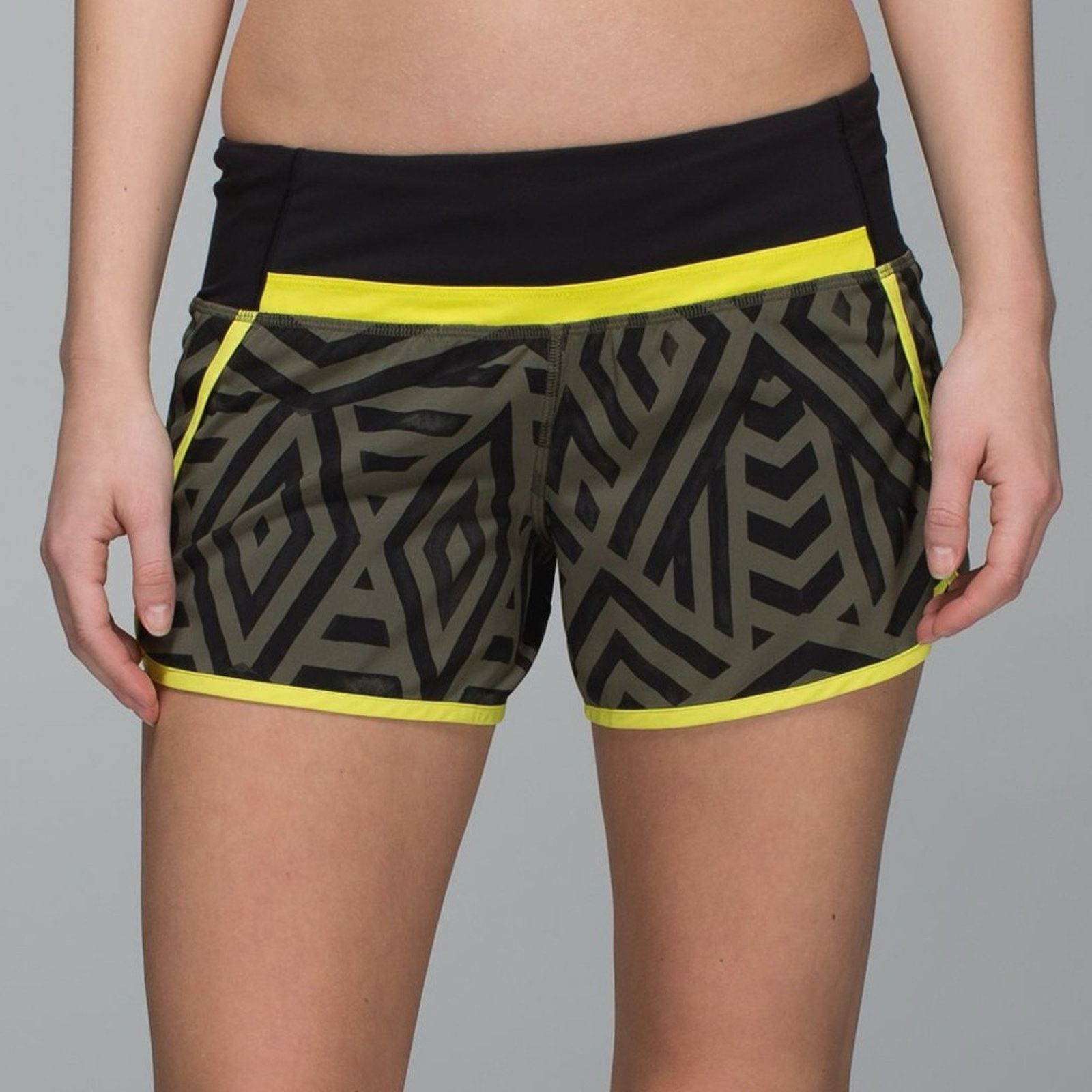 Lululemon Lululemon Run Times Short *4-way Stretch Chevron Shuffle EUC Size 27" / US 4 / IT 40 - 1 Thumbnail