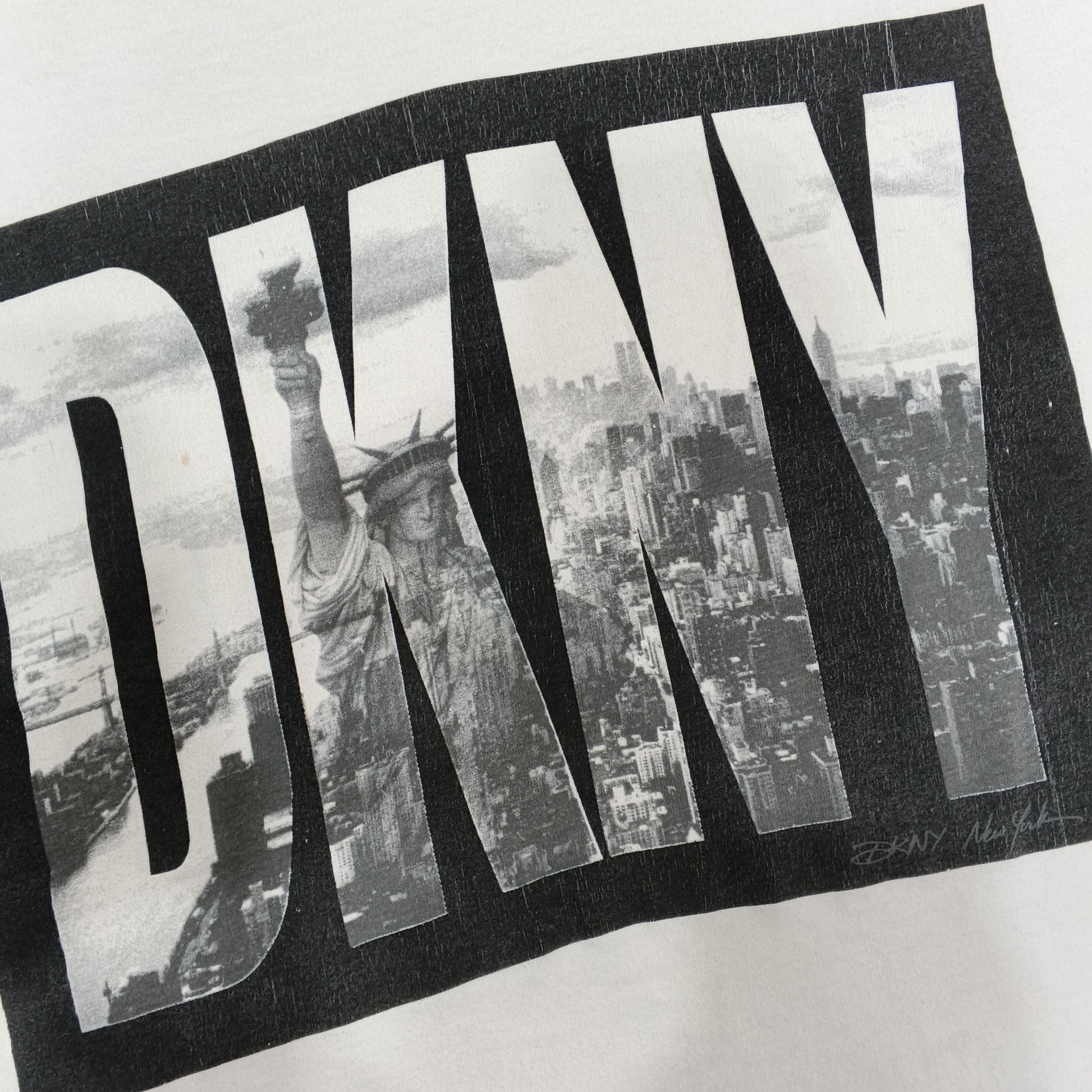 DKNY Vintage 90s DKNY New York Jeans Liberty Of Queen Tshirt Size US XL / EU 56 / 4 - 3 Thumbnail