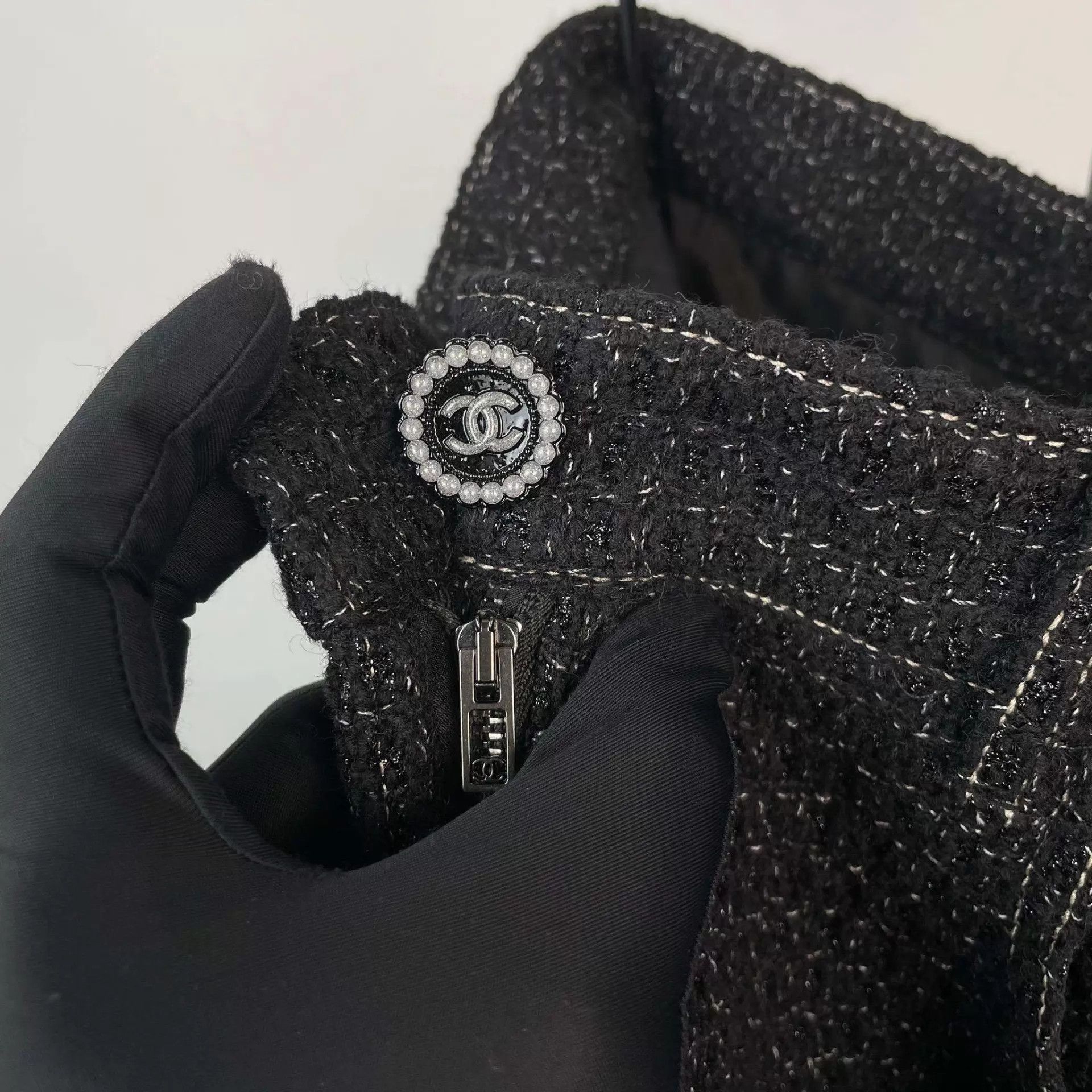Chanel Chanel Wool Pants B&W 36 Unused Spare Button Size 26" / US 2 / IT 38 - 7 Thumbnail
