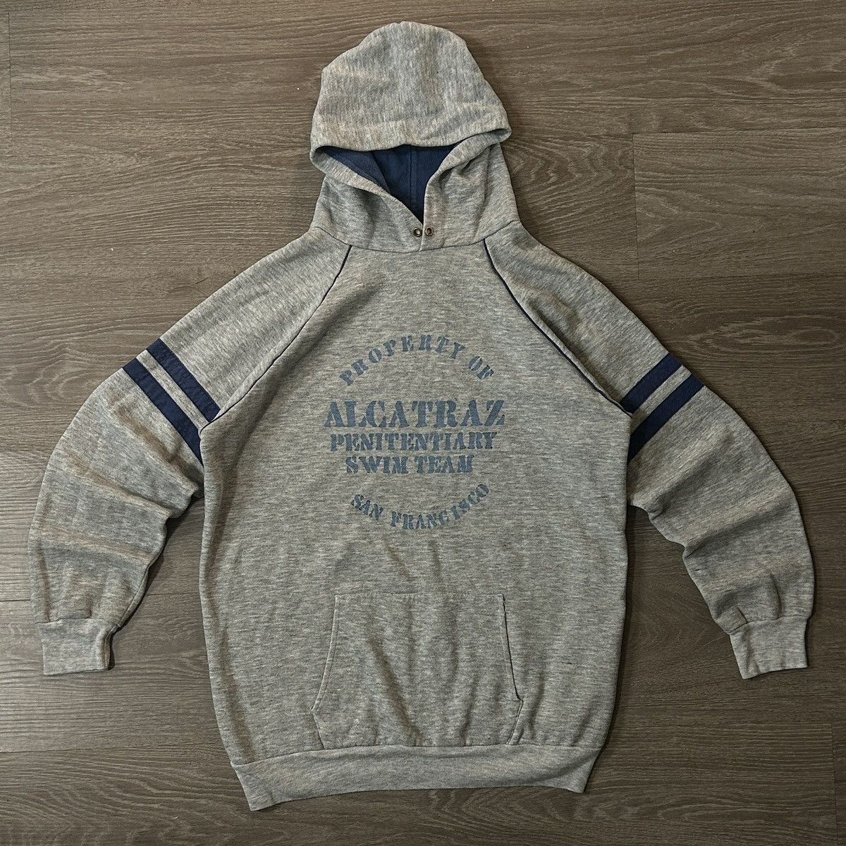 Vintage Vintage “Alcatraz Penitentiary Swim Team” Hoodie Made in USA Size US XL / EU 56 / 4 - 1 Thumbnail