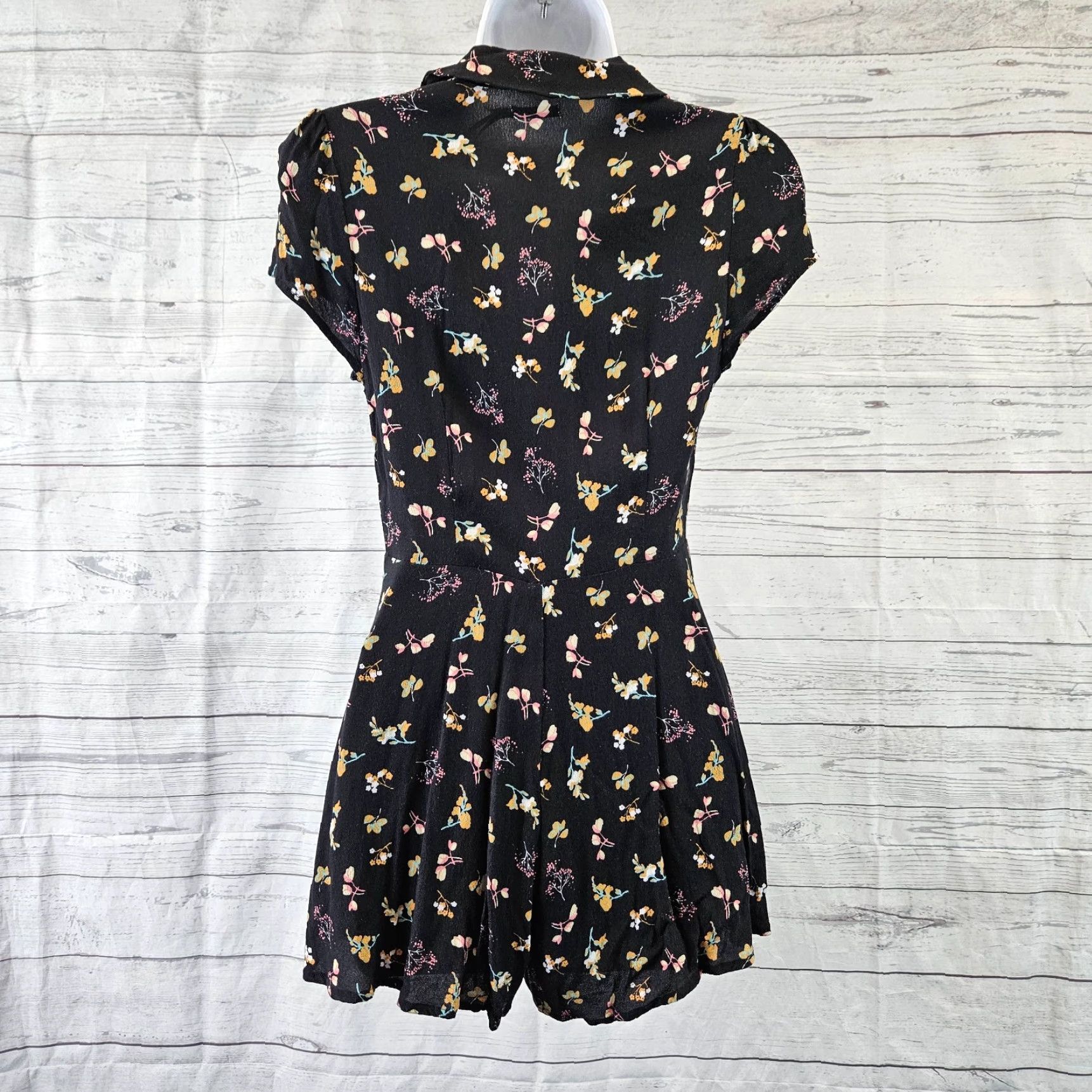 Vintage Kimchi Blue Romper Womens Black Pink Floral Pockets Short Sleeve Viscose Sz 0 Adult Womens Size 25" / US 0 / IT 36 - 4 Thumbnail