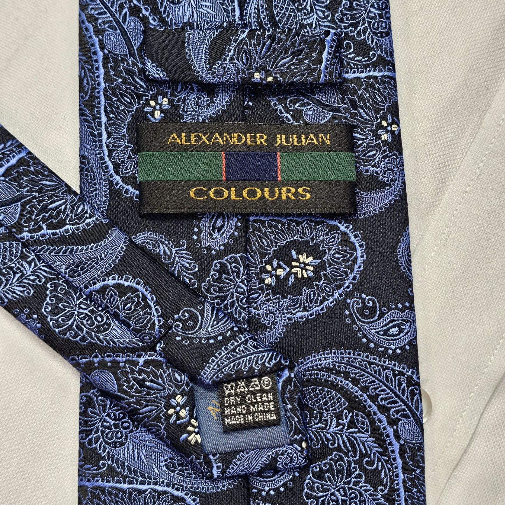 Alexander Julian ALEXANDER JULIAN COLOURS Men's Silk Necktie Designer Paisley Blue EUC Office Tie 57.5" 3.75" Vintage Mens Size ONE SIZE - 5 Thumbnail