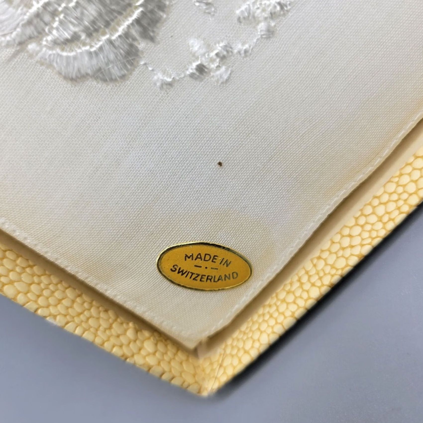 Vintage Vintage Swiss Made Embroidered Handkerchiefs Hankie Set of 2 In Original Box NOS Size ONE SIZE - 3 Thumbnail