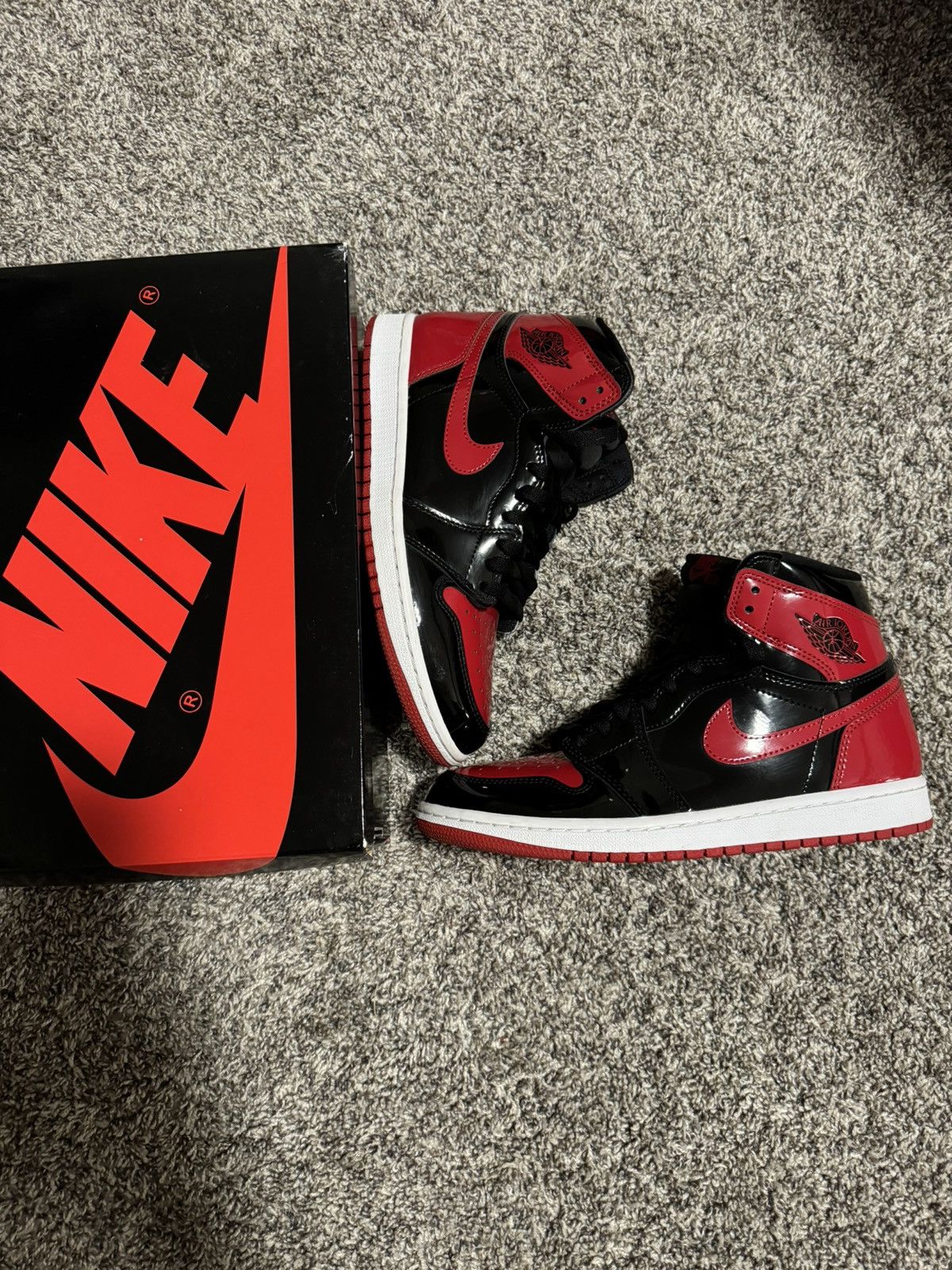 Jordan Brand × Nike Jordan 1 Patent Bred Size US 8 / EU 41 - 1 Thumbnail