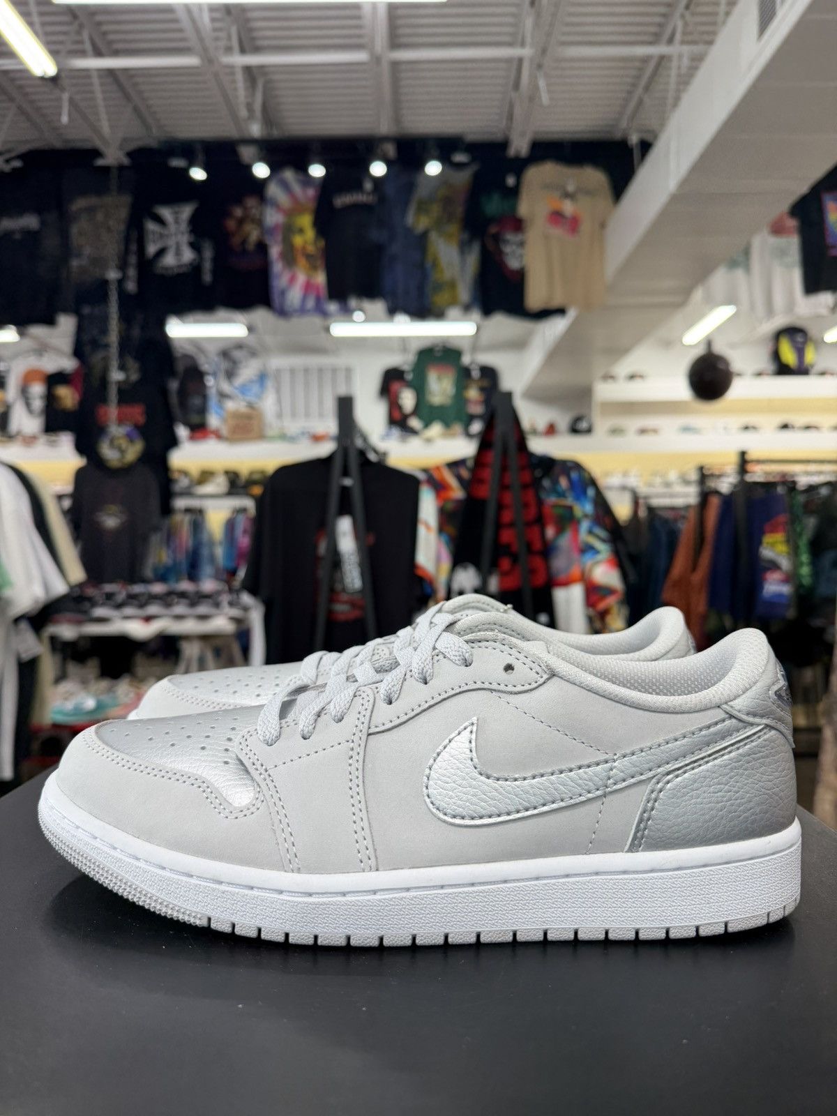 Jordan Brand Jordan 1 Low Metallic Silver Size 9 (2024) Size US 9 / EU 42 - 7 Thumbnail