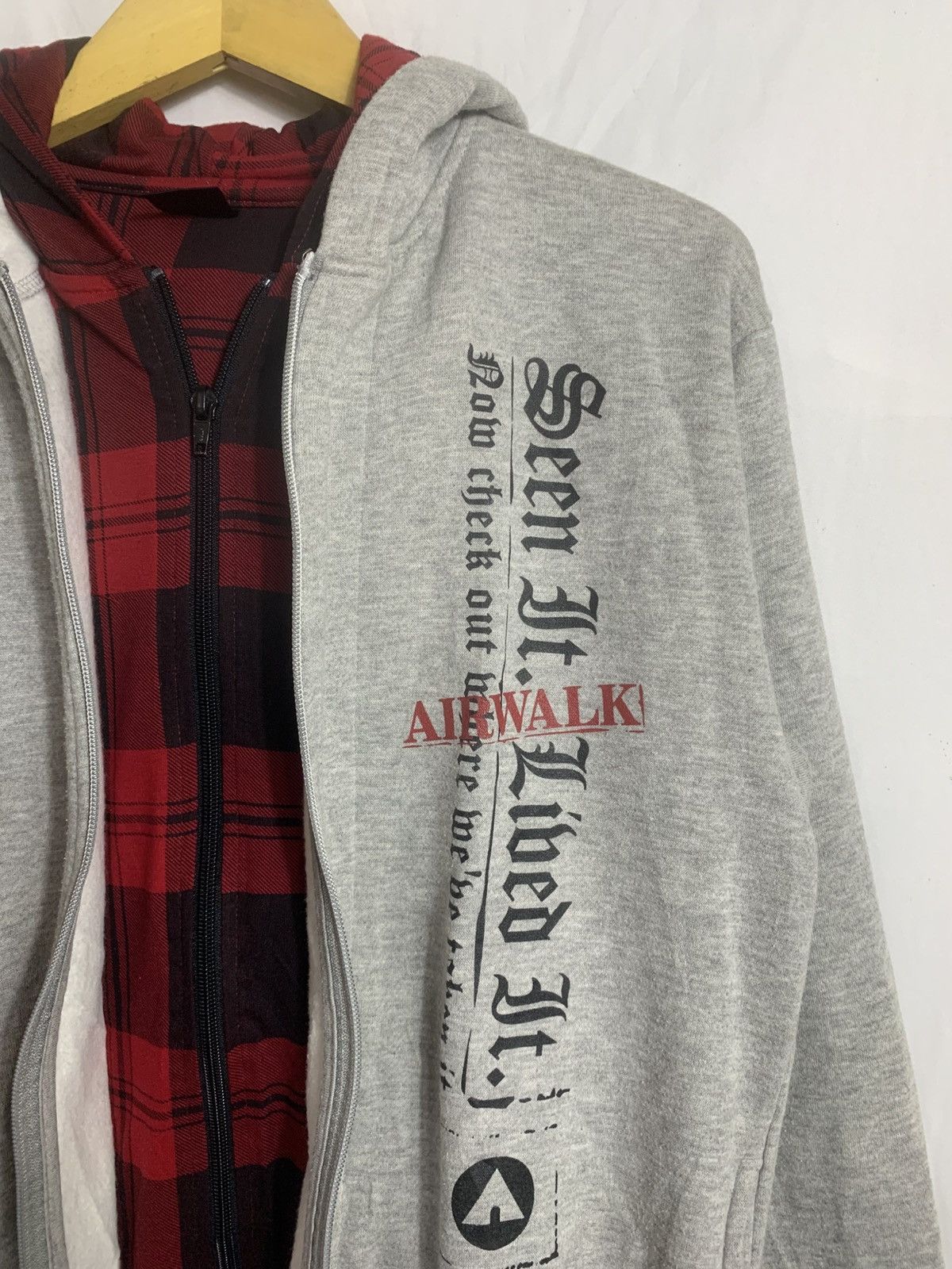 Japanese Brand Airwalk Doublelayer Zip style Size US M / EU 48-50 / 2 - 5 Thumbnail