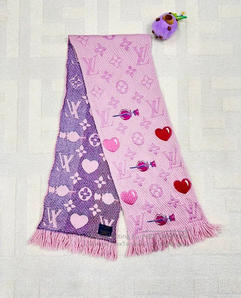 Louis Vuitton Louis Vuitton Pink love presbyopia full print scarf Size ONE SIZE - 1 Thumbnail