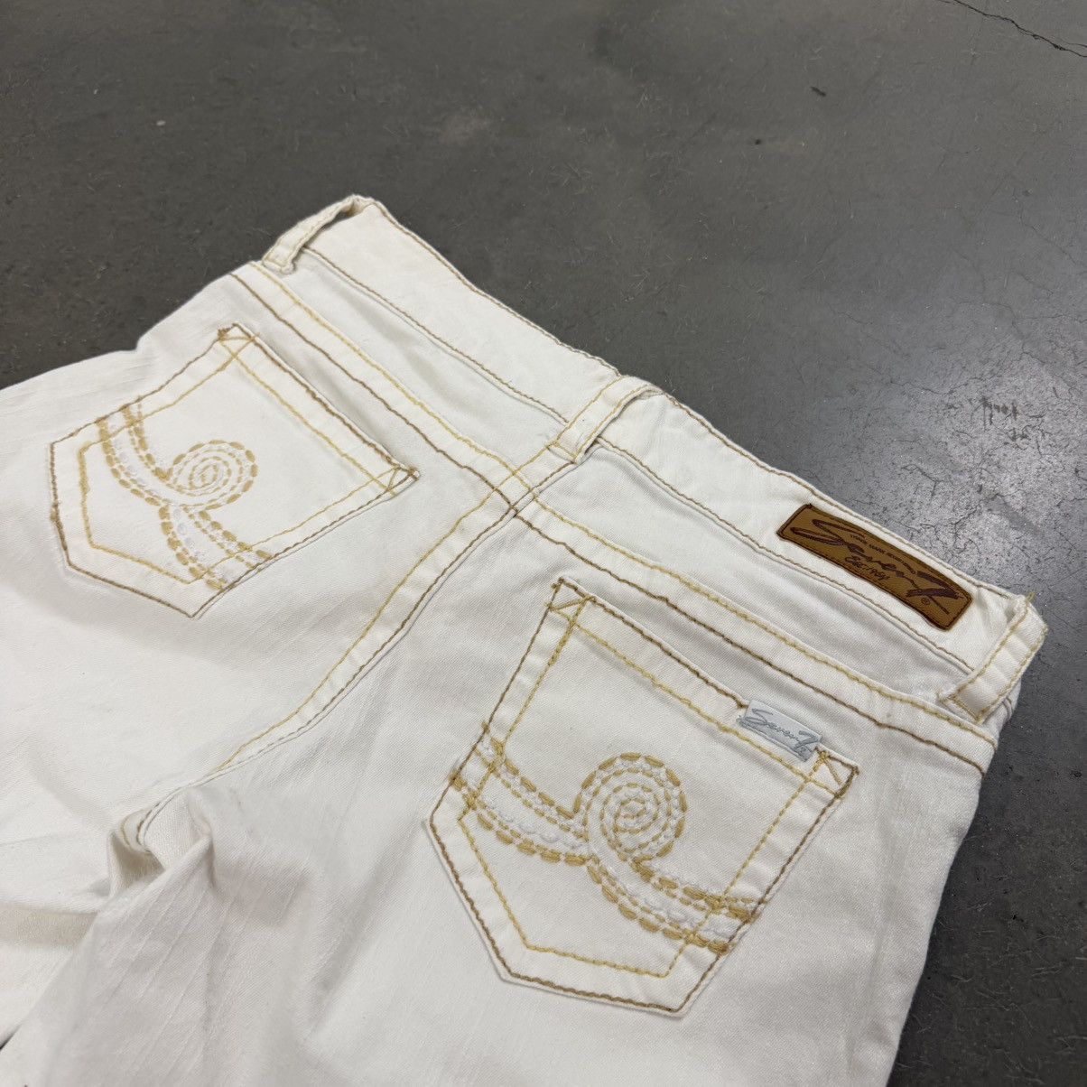 Seven 7 Seven7 White Denim Shorts Women’s Size 8 Size 30" / US 8 / IT 44 - 1 Thumbnail