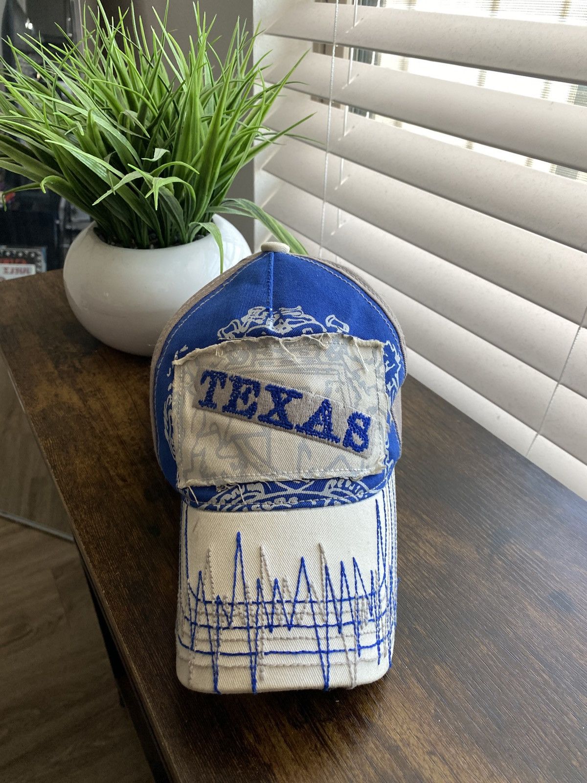 Vintage Y2K Texas Repair Stitch Hat Size ONE SIZE - 1 Thumbnail