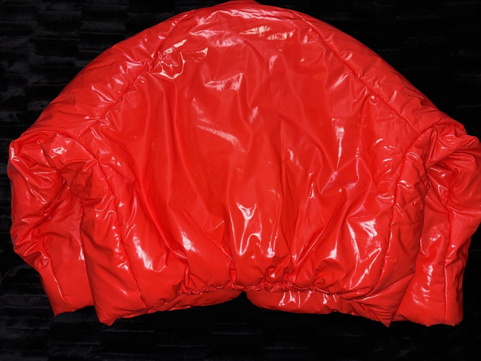 Balenciaga × Gap × Yeezy Yeezy GAP Round Jacket Red Size M New (StockX authenticated) Size US M / EU 48-50 / 2 - 2 Thumbnail