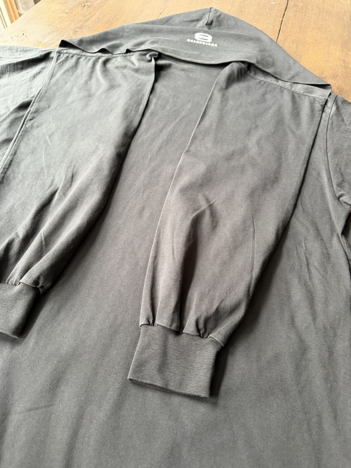 Balenciaga Balenciaga incognito short sleeve t-shirt size 3 Size US L / EU 52-54 / 3 - 2 Thumbnail