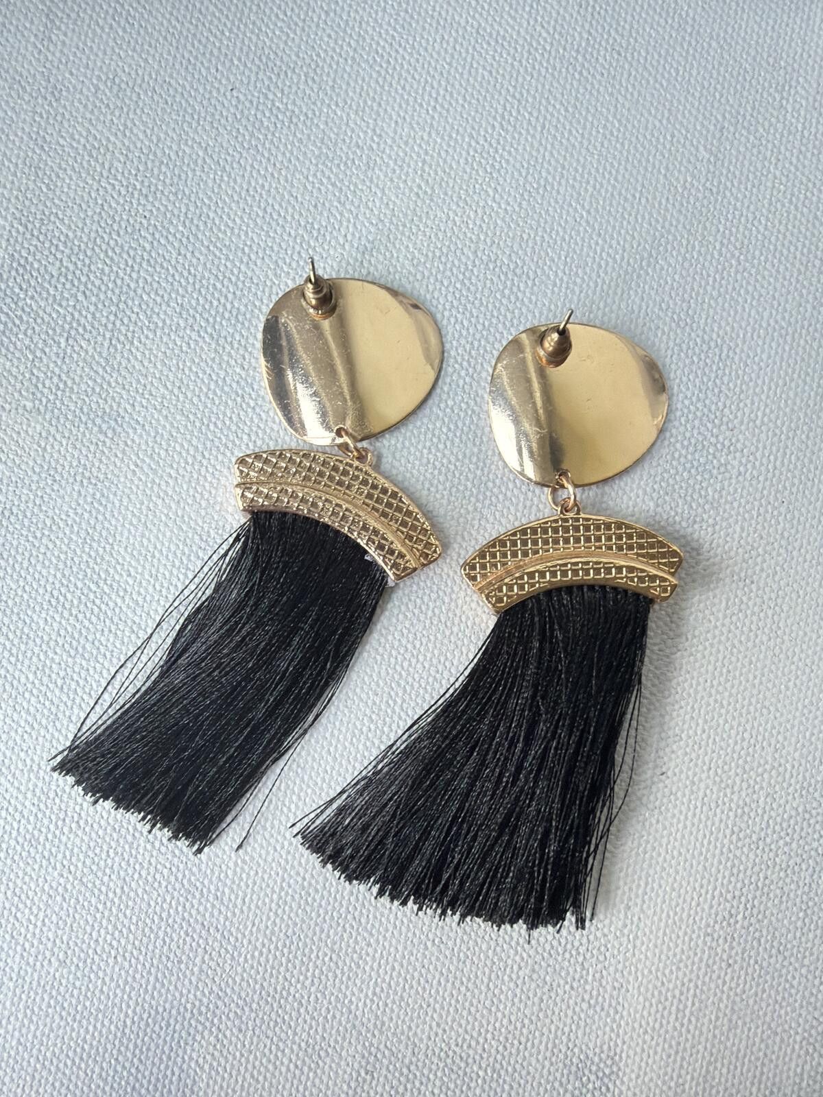 Other Vintage Howlite Black Tassel Earrings Gold Tone Dangle Size ONE SIZE - 3 Thumbnail
