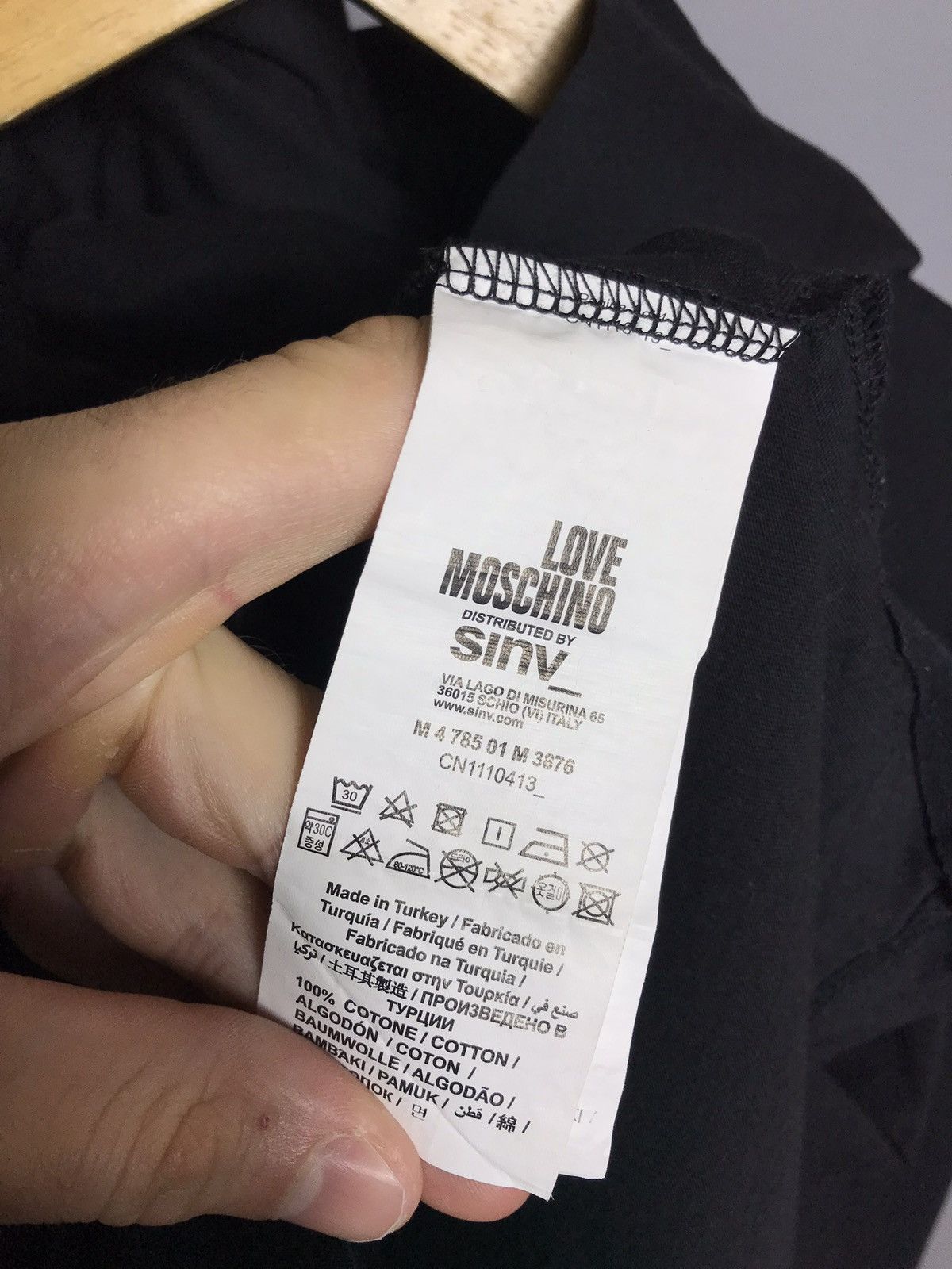Moschino moschino mens t-shirt long sleeve hoodie black gold medium Size US M / EU 48-50 / 2 - 8 Thumbnail