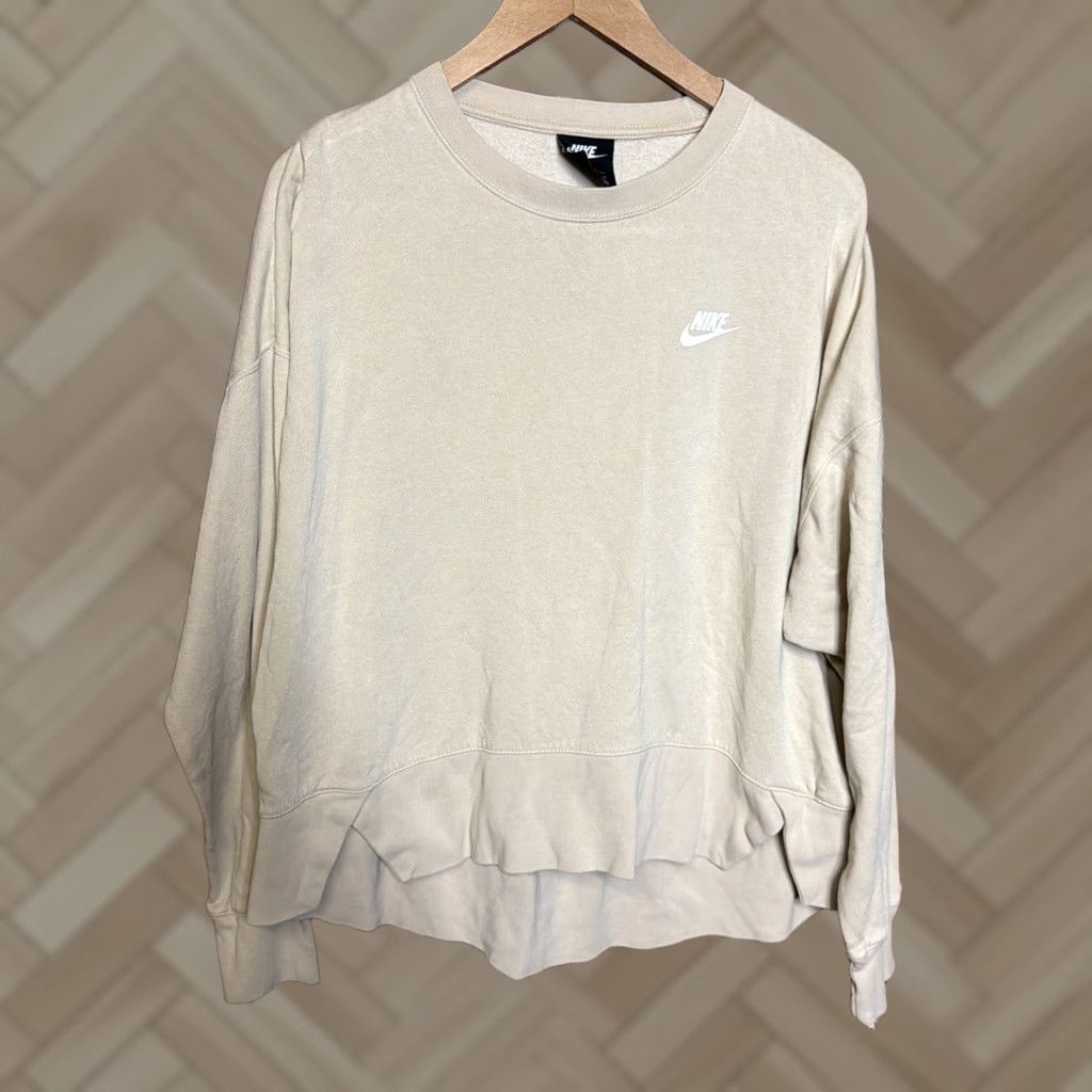 Nike Nike Club Fleece Crewneck Sweatshirt Women M Beige CX2523-140 Pullover Regular Fit Size M / US 6-8 / IT 42-44 - 1 Thumbnail