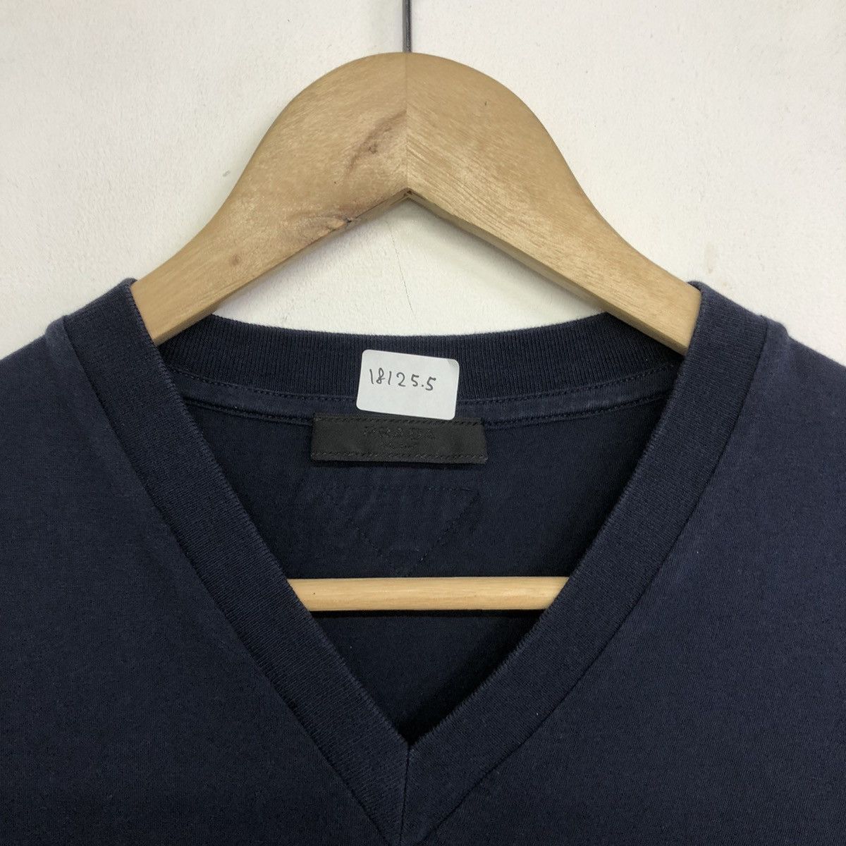 Prada Prada V Neck Plain T-shirt Size US S / EU 44-46 / 1 - 4 Thumbnail