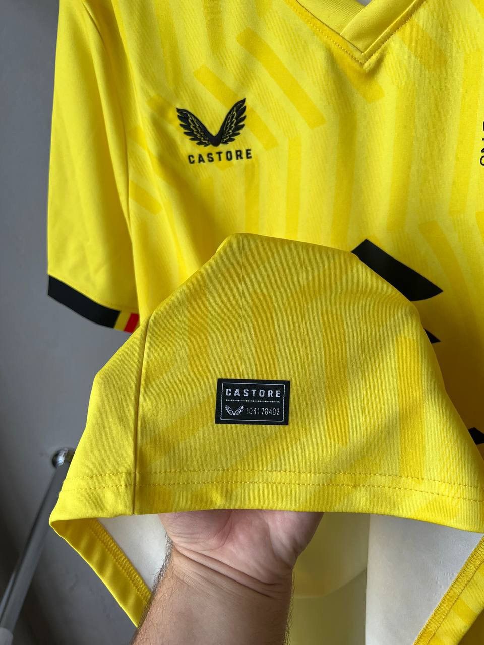 Castore 2023 MK DONS GOALKEEPER 2 SOCCER JERSEY FOOTBALL SHIRT XXL Size US XXL / EU 58 / 5 - 6 Thumbnail