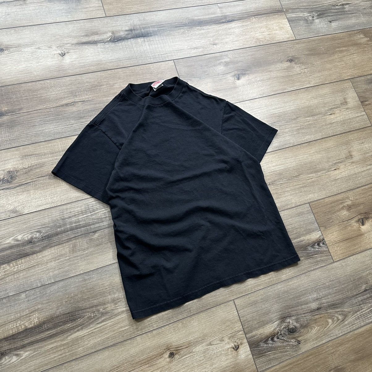 Nutmeg Vintage 90s Nutmeg Black Blank Made in USA Tee Size US L / EU 52-54 / 3 - 2 Thumbnail