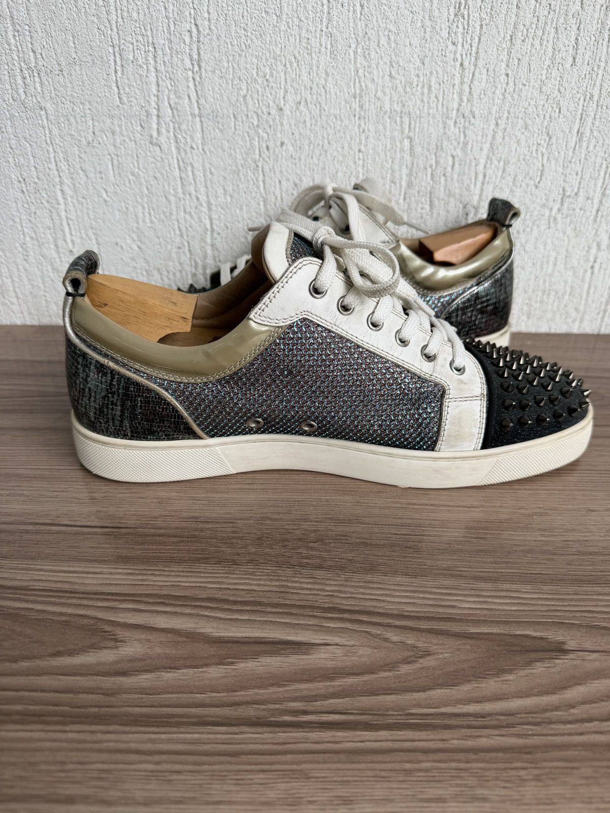 Christian Louboutin louis juniour orlato spike sneaker Size US 10.5 / EU 43-44 - 12 Thumbnail