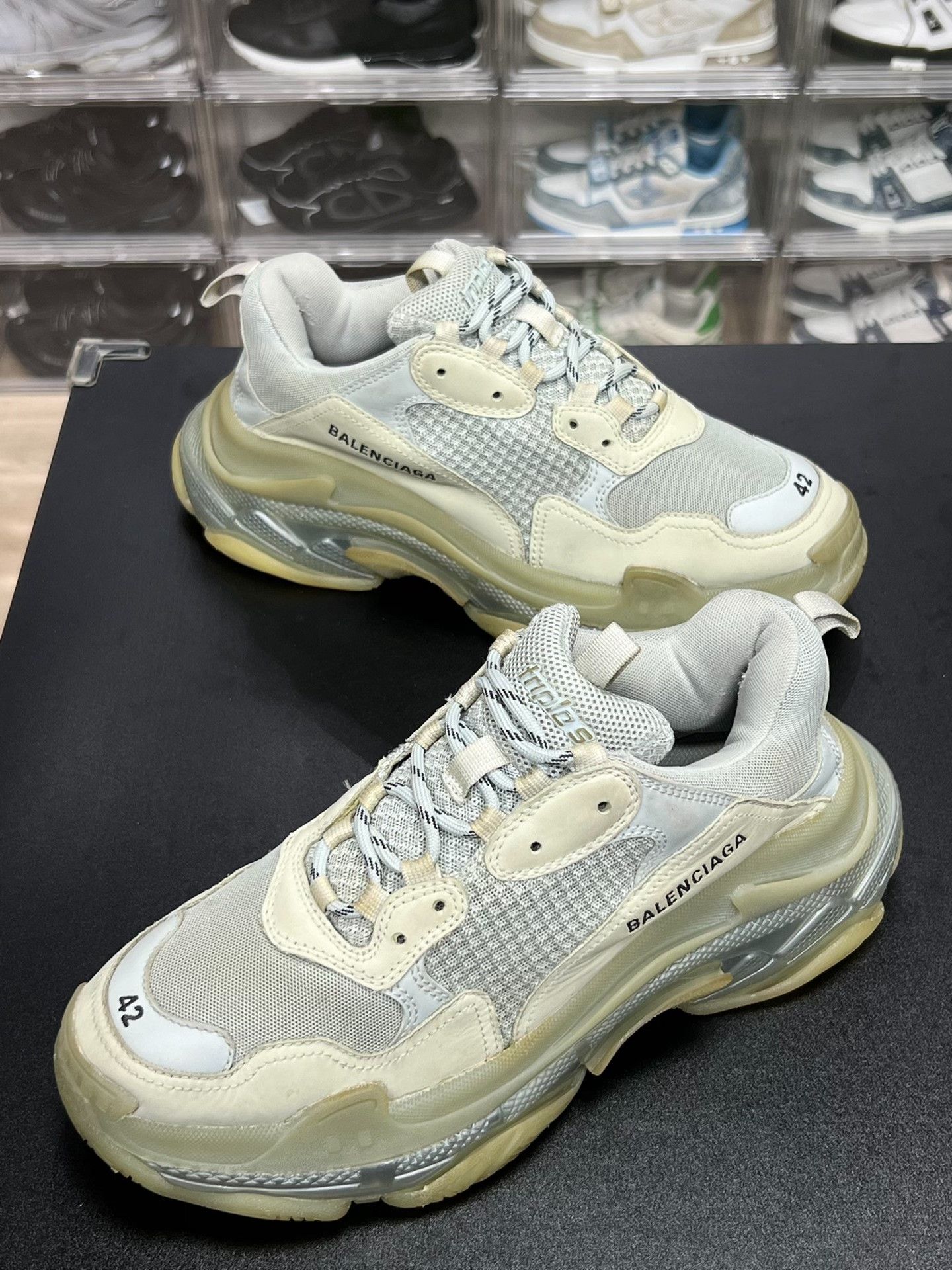 Balenciaga Balenciaga White Lowtop Sneakers 9 Men Size US 9 / EU 42 - 1 Thumbnail