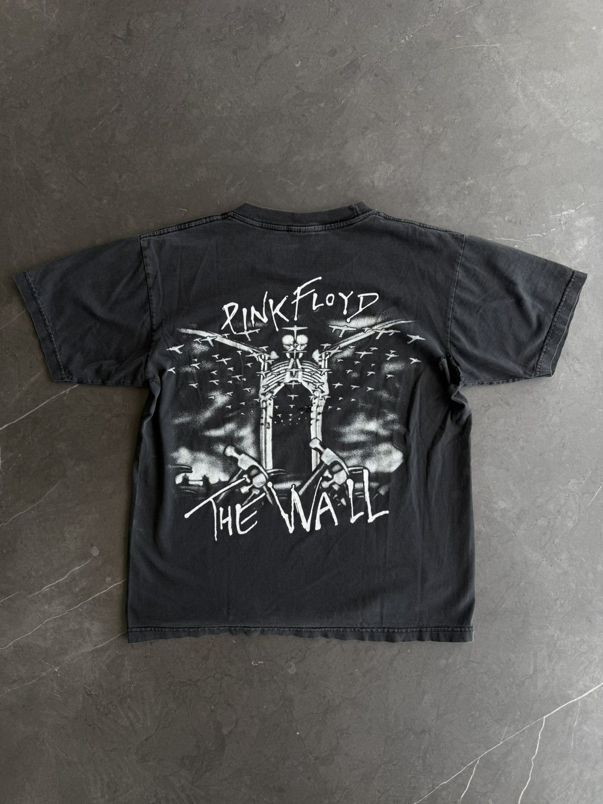 Pink Floyd × Vintage Vintage Pink Floyd ‘The Wall’ Tee Size US S / EU 44-46 / 1 - 3 Thumbnail