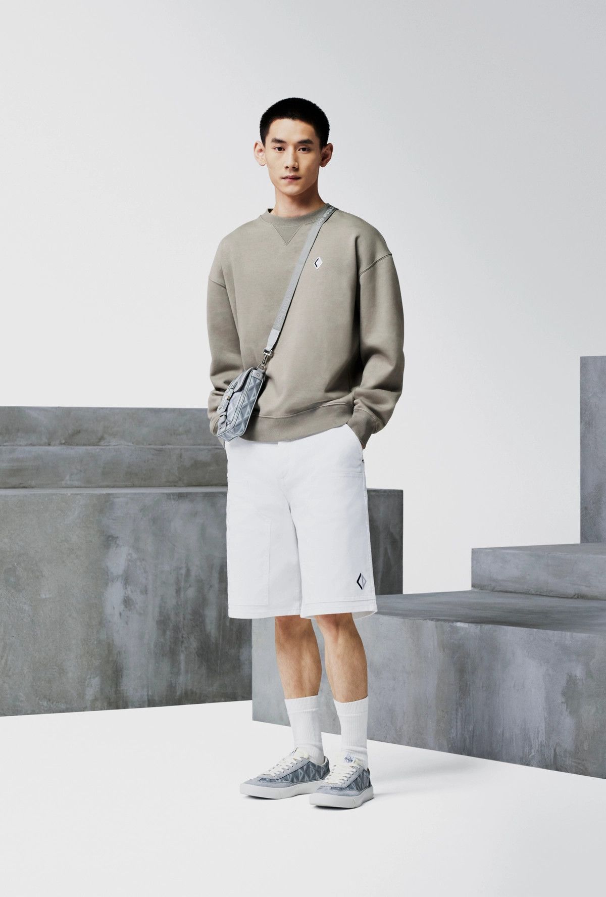 Dior o1bcso1str0225 CD Diamond Oversized Sweatshirt in Beige Size US L / EU 52-54 / 3 - 5 Thumbnail
