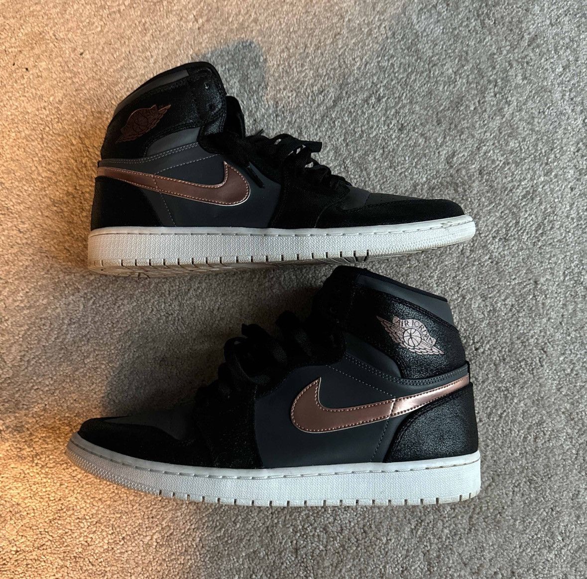 Jordan Brand × Nike Air Jordan 1 Bronze Medal Size US 12 / EU 45 - 1 Thumbnail