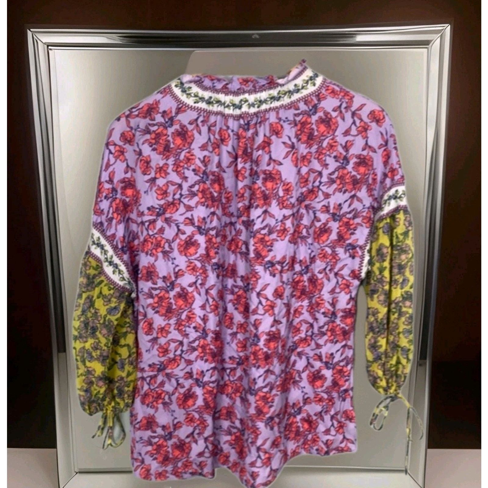 Alice + Olivia *$350 Alice + Olivia Julius Ruffle Blouson Sleeve Top V-Neck Size S / US 4 / IT 40 - 5 Thumbnail