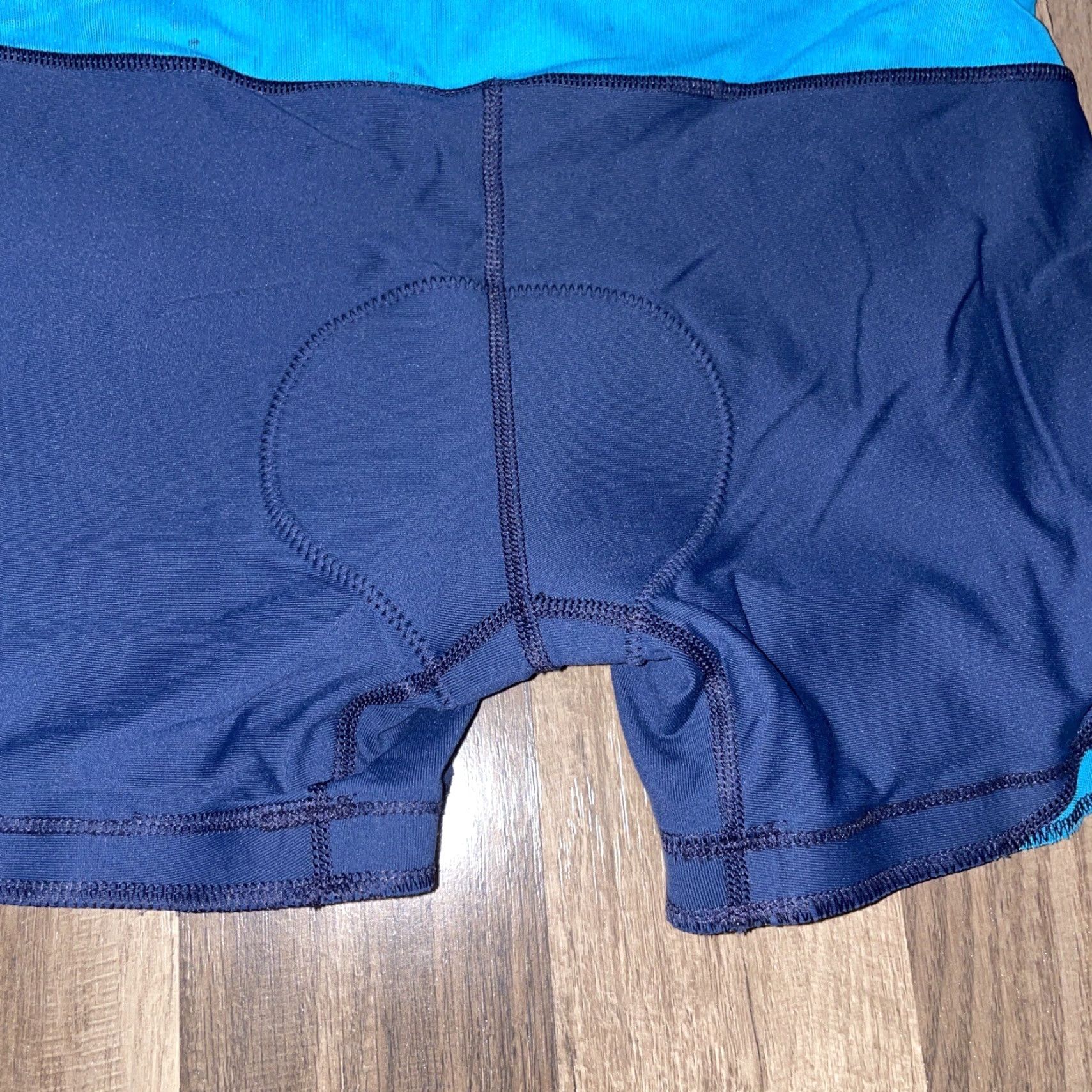 Lululemon Lululemon Women’s Biker Shorts Blue 28in Waist 28 in Inseam 4 Size Activewear Womens Biker Shorts Blue 28in Waist Gently Used Size 28" / US 6 / IT 42 - 6 Thumbnail