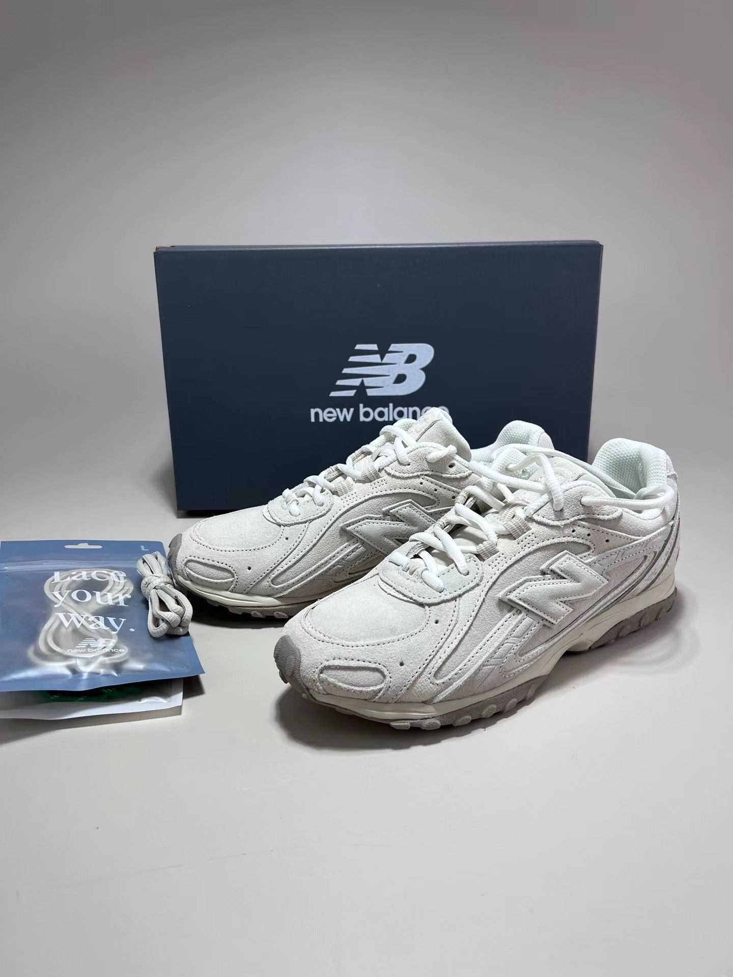 New Balance NEW BALANCE White Slim Sole German Army Trainer Size US 7 / EU 40 - 1 Thumbnail