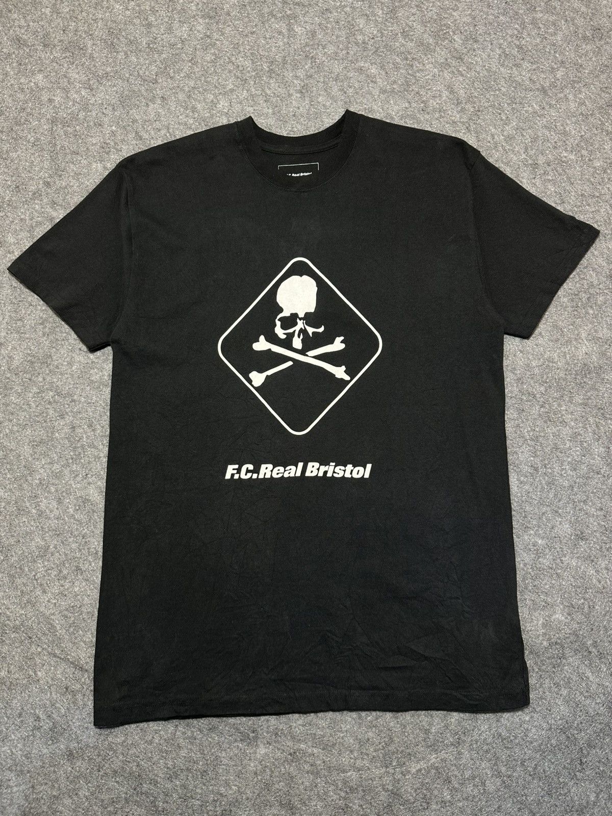 F.C. Real Bristol F.C.Real Bristol x Mastermind Japan white skull and bones. Size US S / EU 44-46 / 1 - 1 Thumbnail