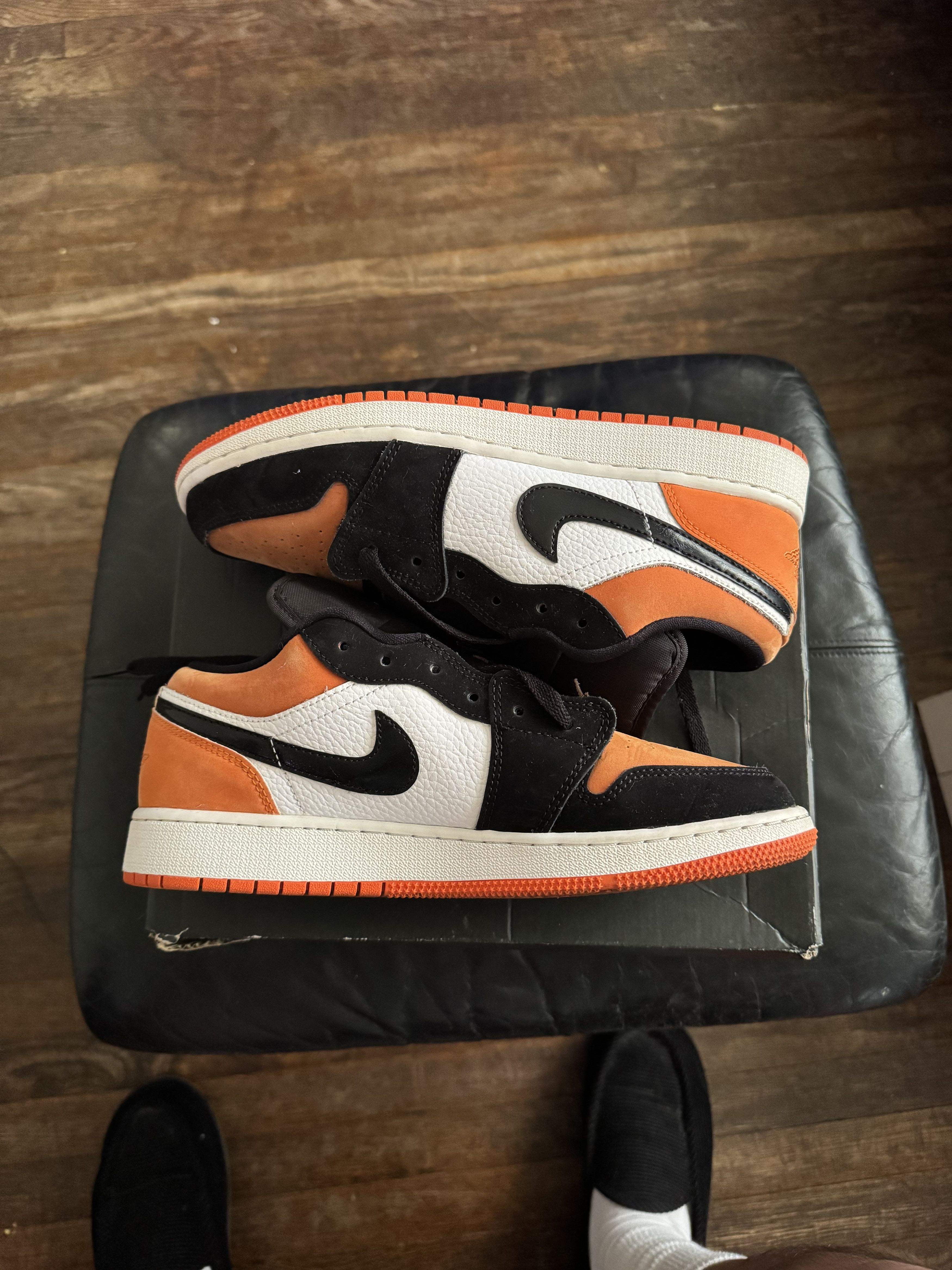 Jordan Brand × Nike Jordan 1 Low Shattered Backboard (GS) Size US 7 / EU 40 - 4 Thumbnail