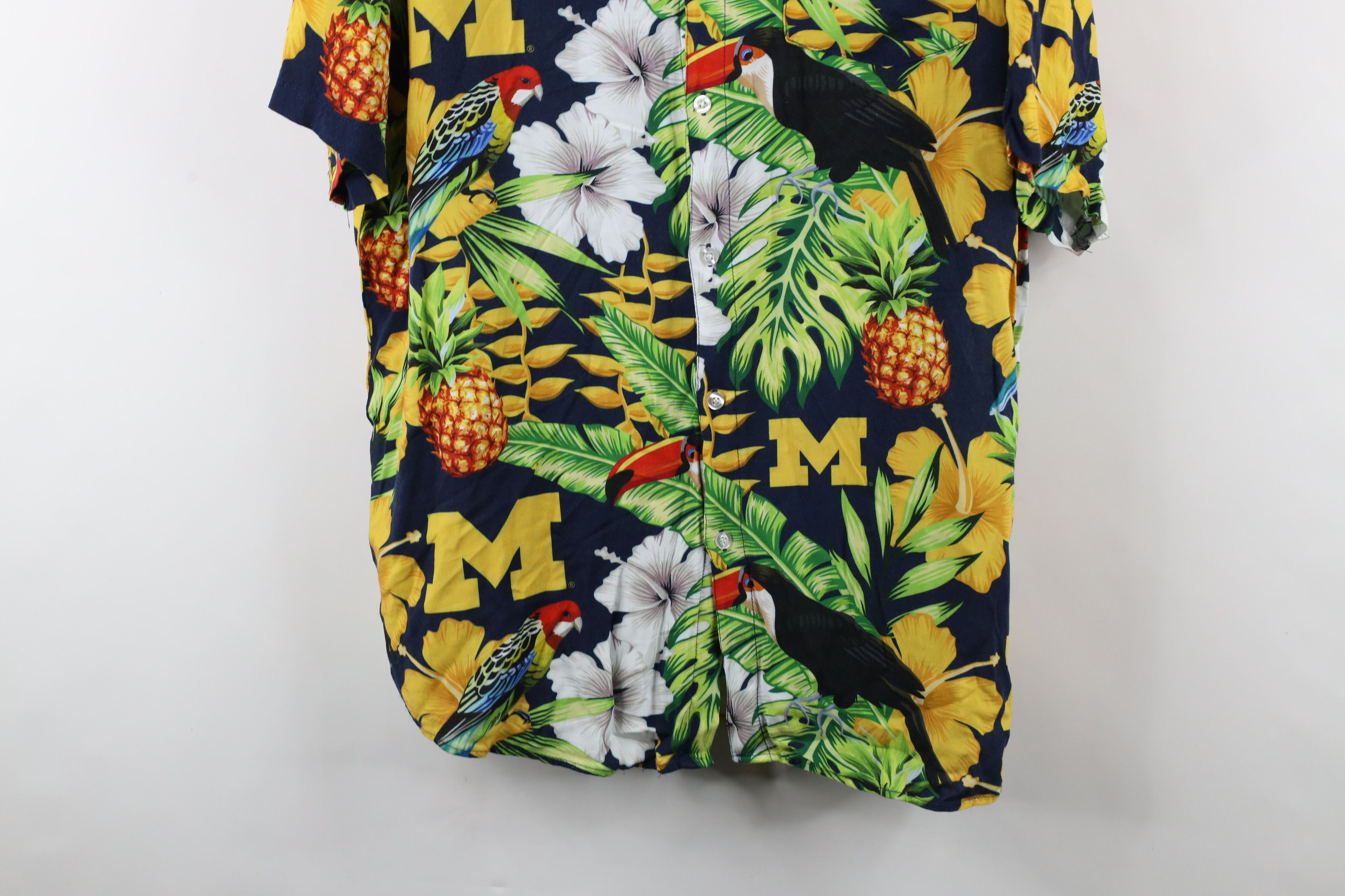 Vintage Vintage 90s University of Michigan Hawaiian Button Shirt Size US XL / EU 56 / 4 - 3 Thumbnail