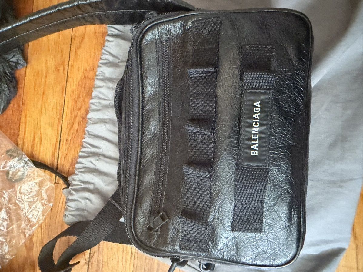 Balenciaga Balenciaga Army pouch strap bag/ messenger leather bag Size ONE SIZE - 11 Thumbnail