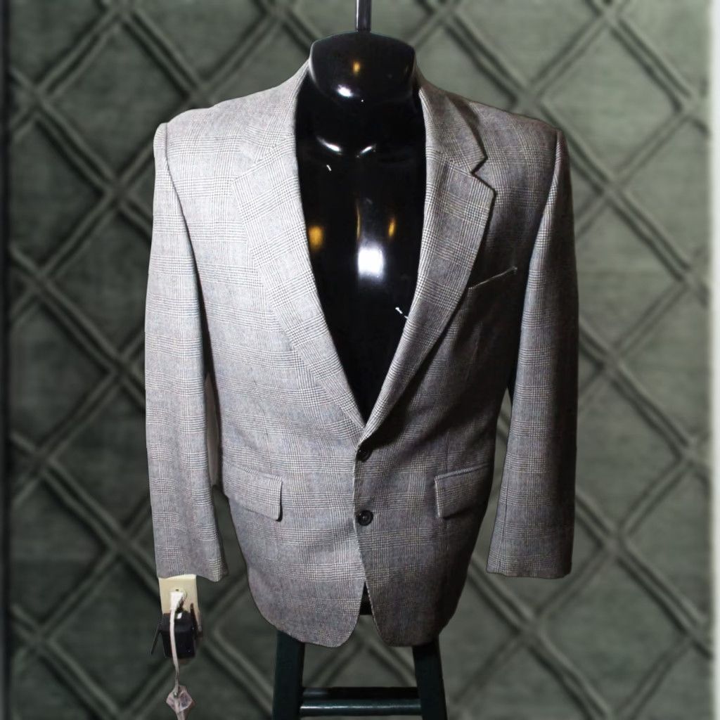 Vintage GIRALT Suit Gray 2 Piece Mens Size 38 Short 33W 30L Wool Classic 2 Piece Business Dress Cardigan? Size US 38 / EU 54 - 1 Thumbnail