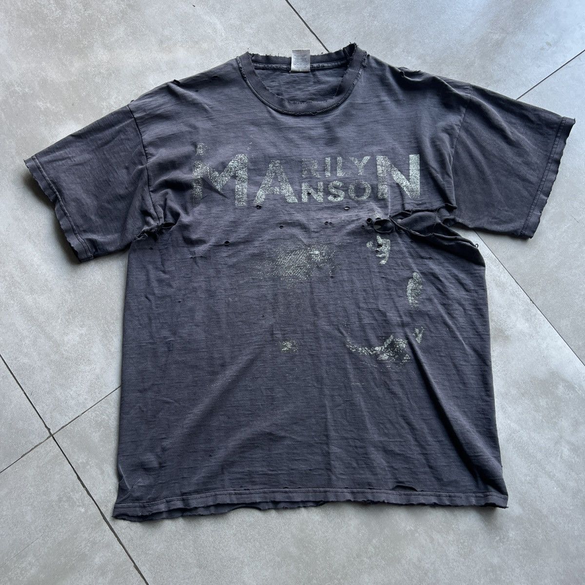 Fruit Of The Loom Distressed Marilyn Manson Tee Size US L / EU 52-54 / 3 - 1 Thumbnail