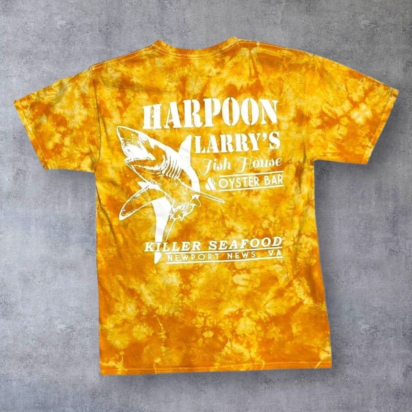 Vintage Harpoon Larry's Fish House & Oyster Bar “Killer Seafood” Tie Dye T-Shirt S Mens Yellow Short Sleeve Graphic front back 90s? Size US S / EU 44-46 / 1 - 2 Thumbnail