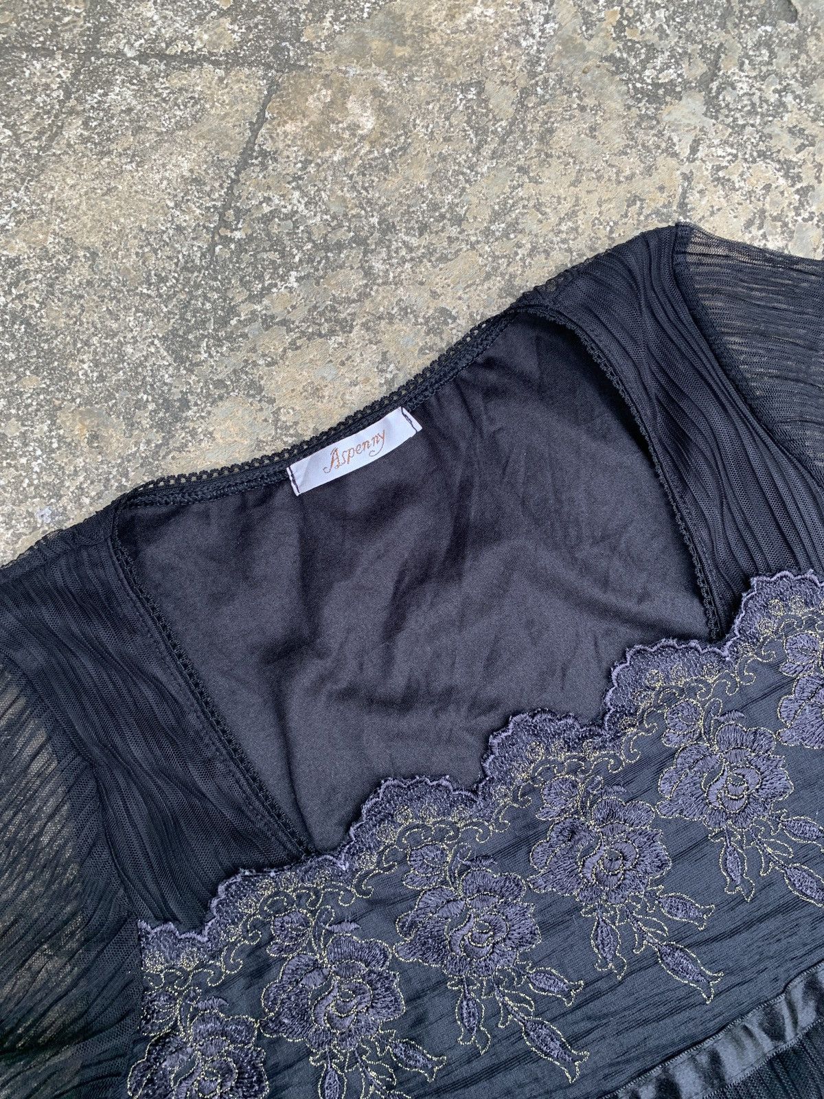 Japanese Brand 2008 Aspenny Korea Black Trim Ruffle Pleats Top Size M / US 6-8 / IT 42-44 - 4 Thumbnail