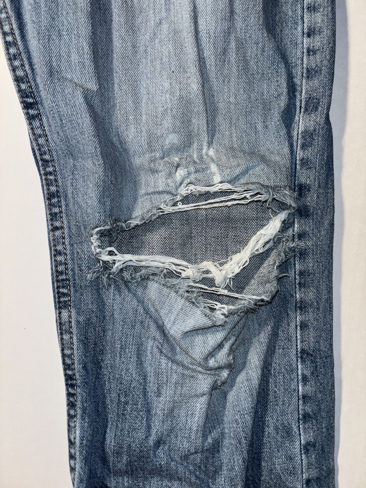Lee × Levi's × Vintage Vtg Lee Regular Fit Light Wash Distressed Jeans 32x32 Size US 32 / EU 48 - 2 Thumbnail