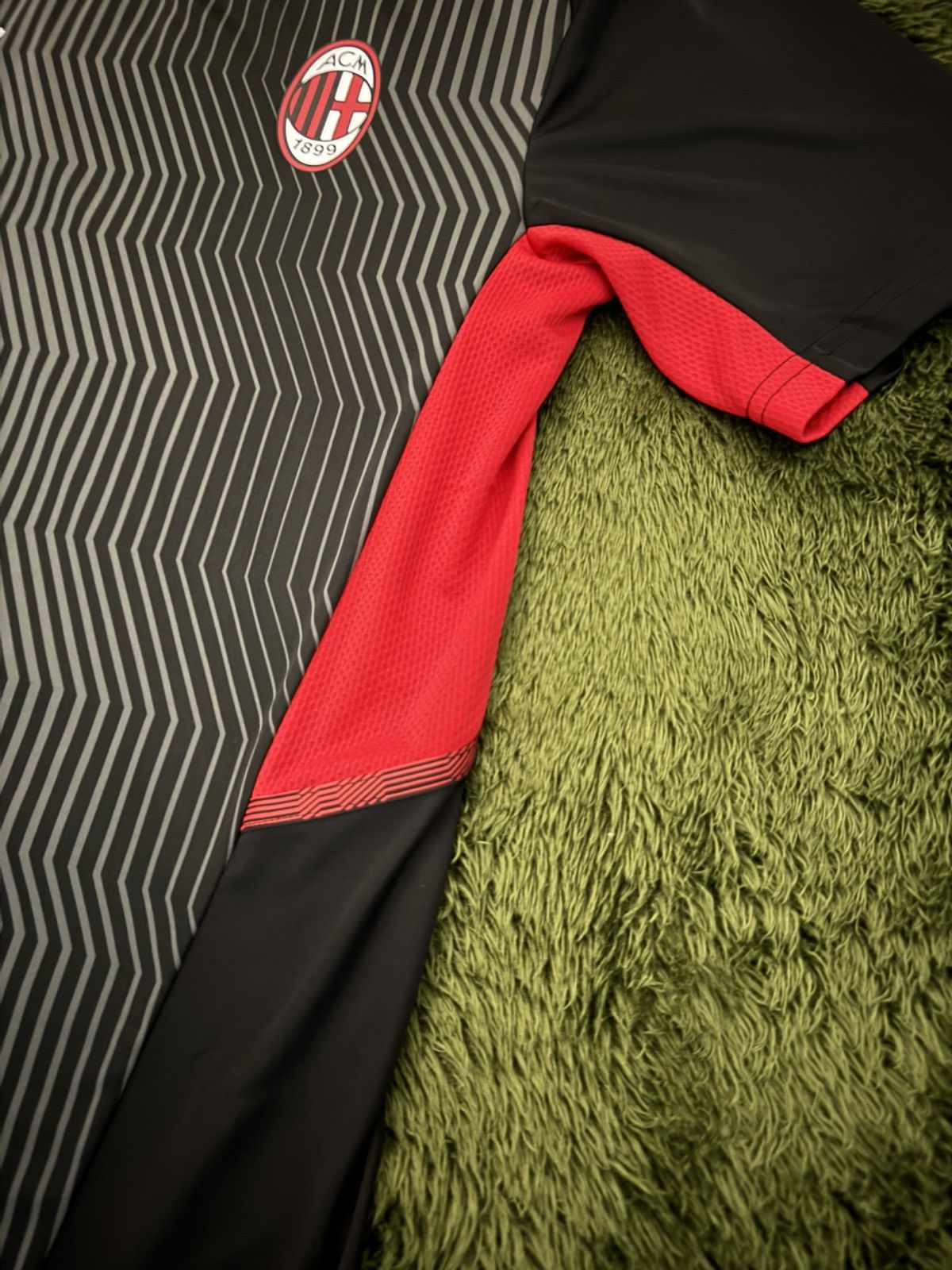 Puma [S] Puma AC Milan DRYCELL Performance Training Jersey Size US S / EU 44-46 / 1 - 4 Thumbnail