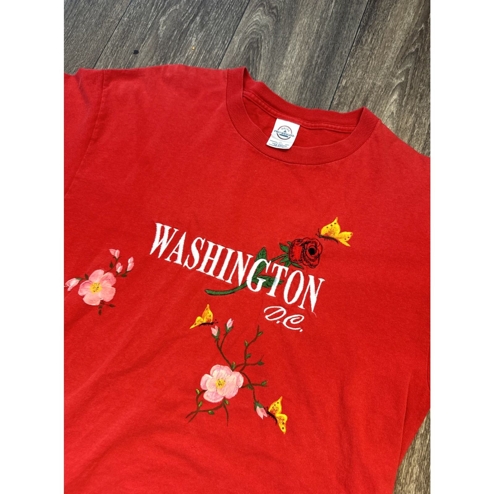 Delta VINTAGE Washington DC Embroidered Cherry Blossom Flower Red T-Shirt Large Mens L Size US L / EU 52-54 / 3 - 2 Thumbnail