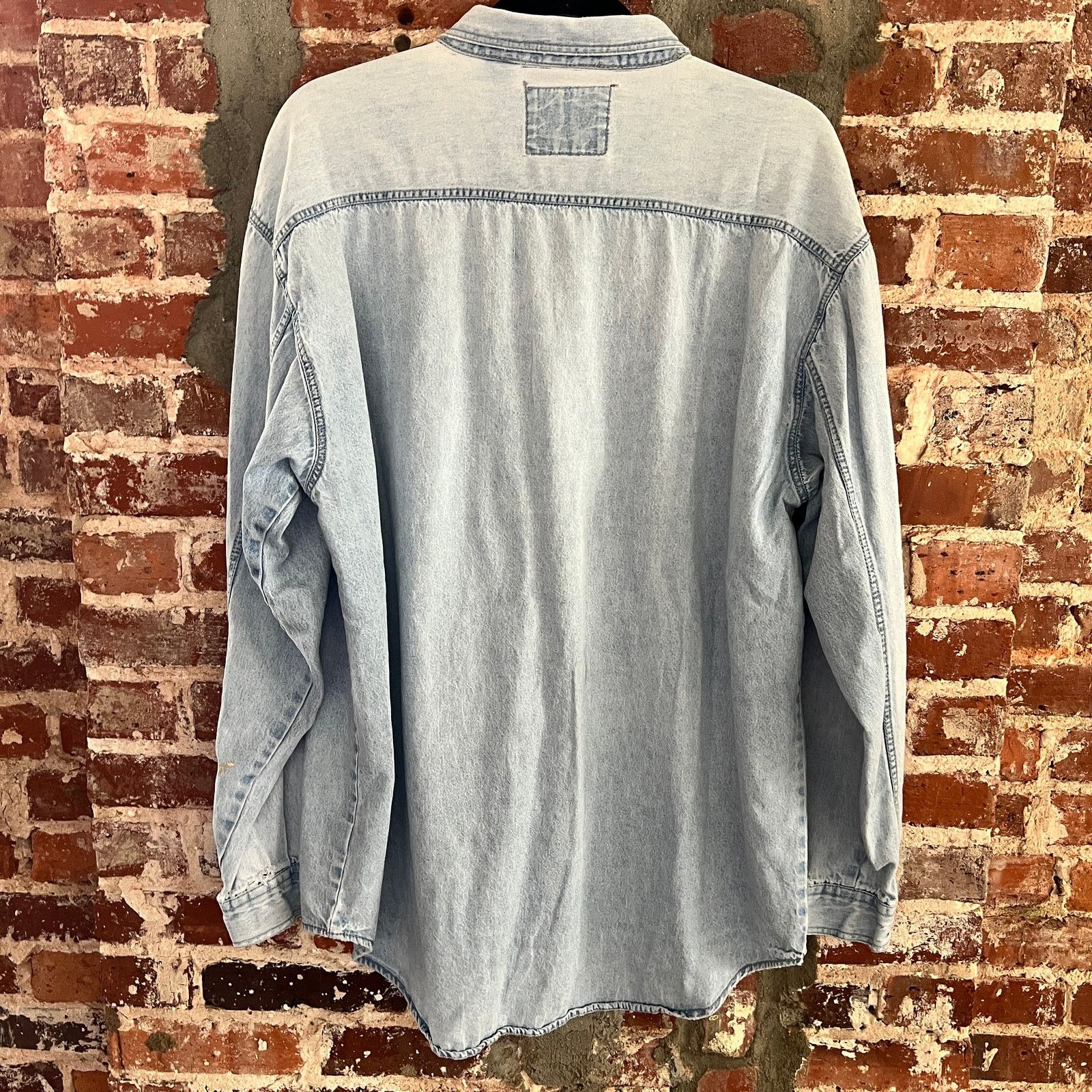 Levi's VTG Levi's Distressed Men's Denim Shirt L 25x29 Size US L / EU 52-54 / 3 - 7 Thumbnail