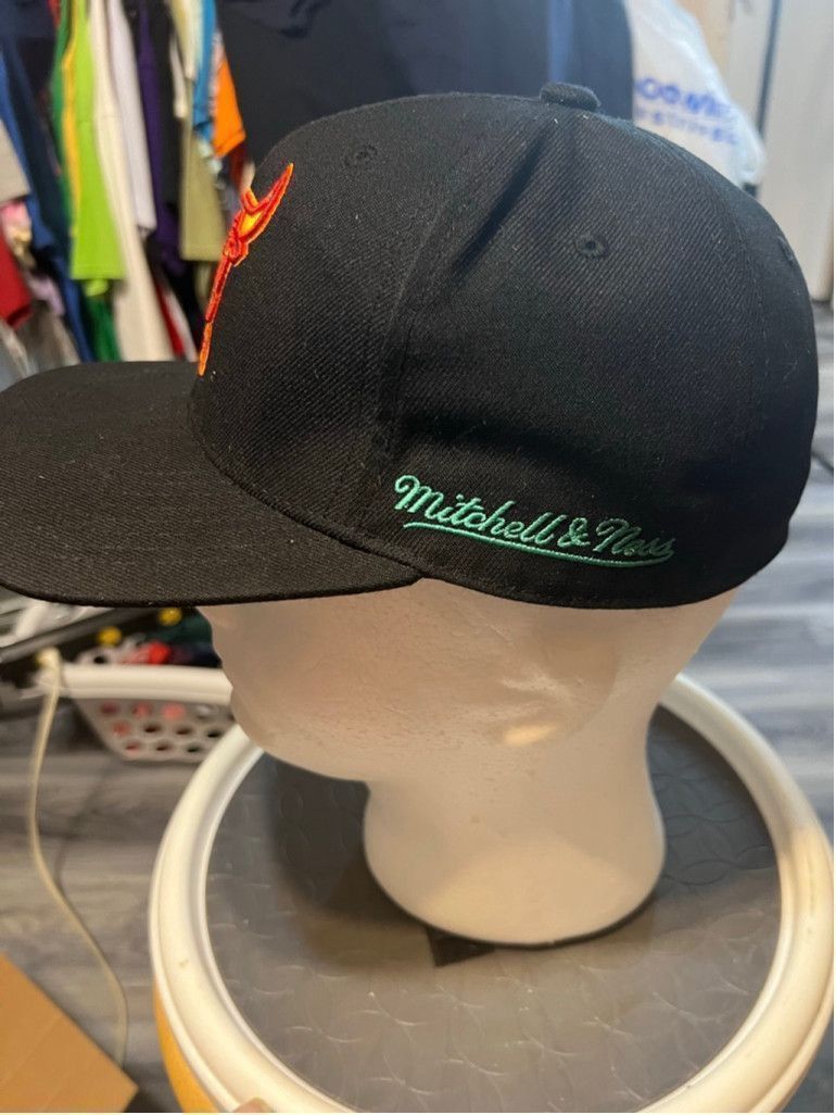 Mitchell & Ness Chicago Bulls 1998 Fitted Hat Black/Green Size 7 1/8 Size 30 - 2 Thumbnail
